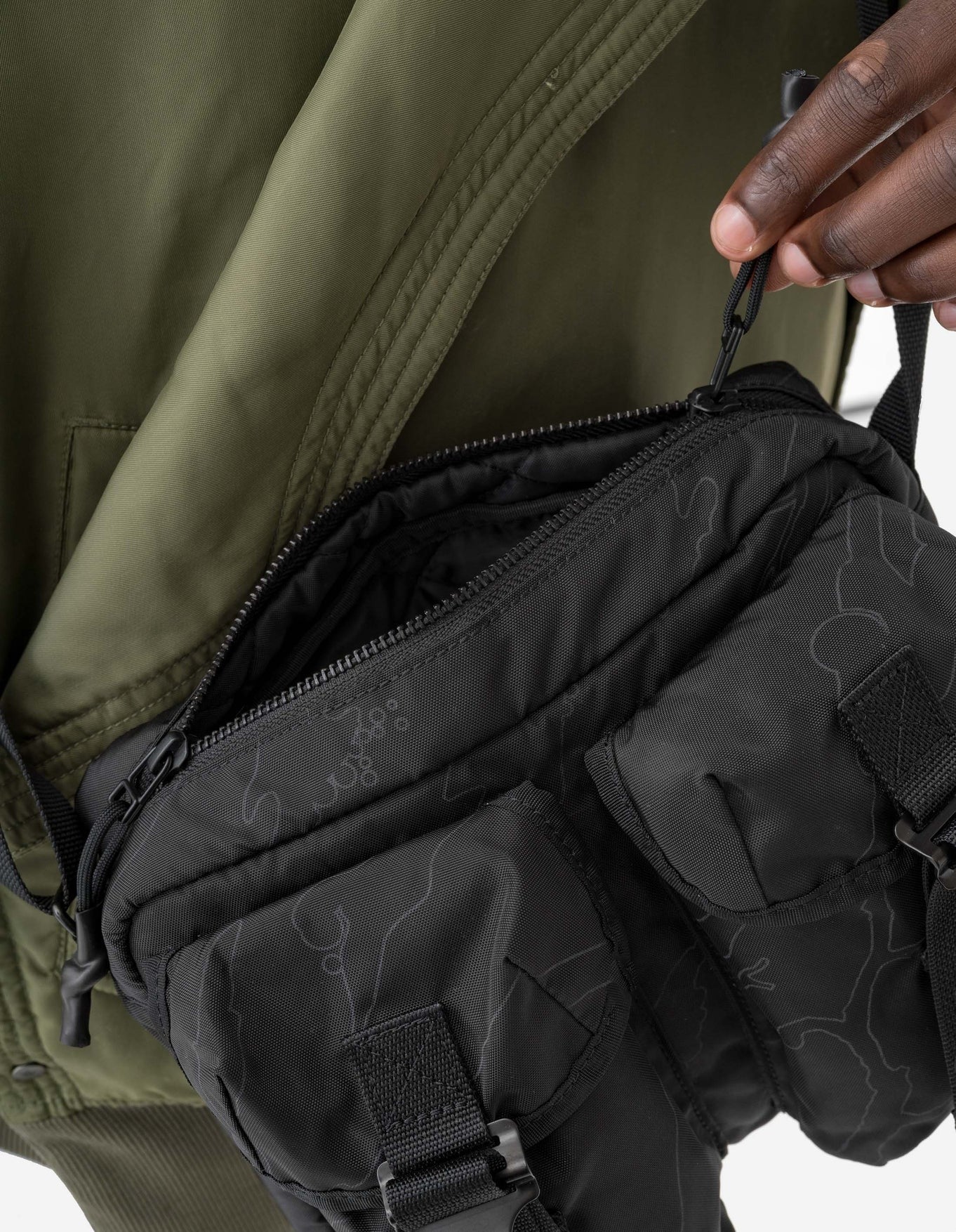 1532 CAMO M.A.L.I.C.E. CROSS BODY BAG - BLACK