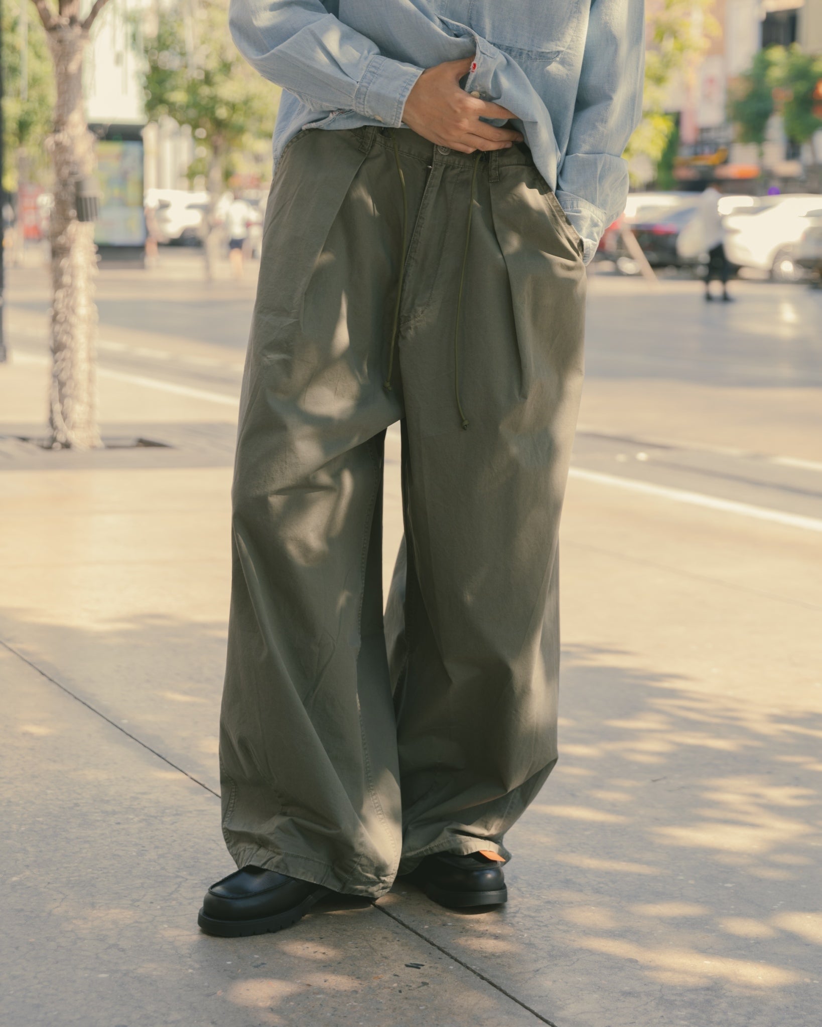 LIGHT PEACH TWILL CHINO STYLE BALLOON PANTS - GREEN