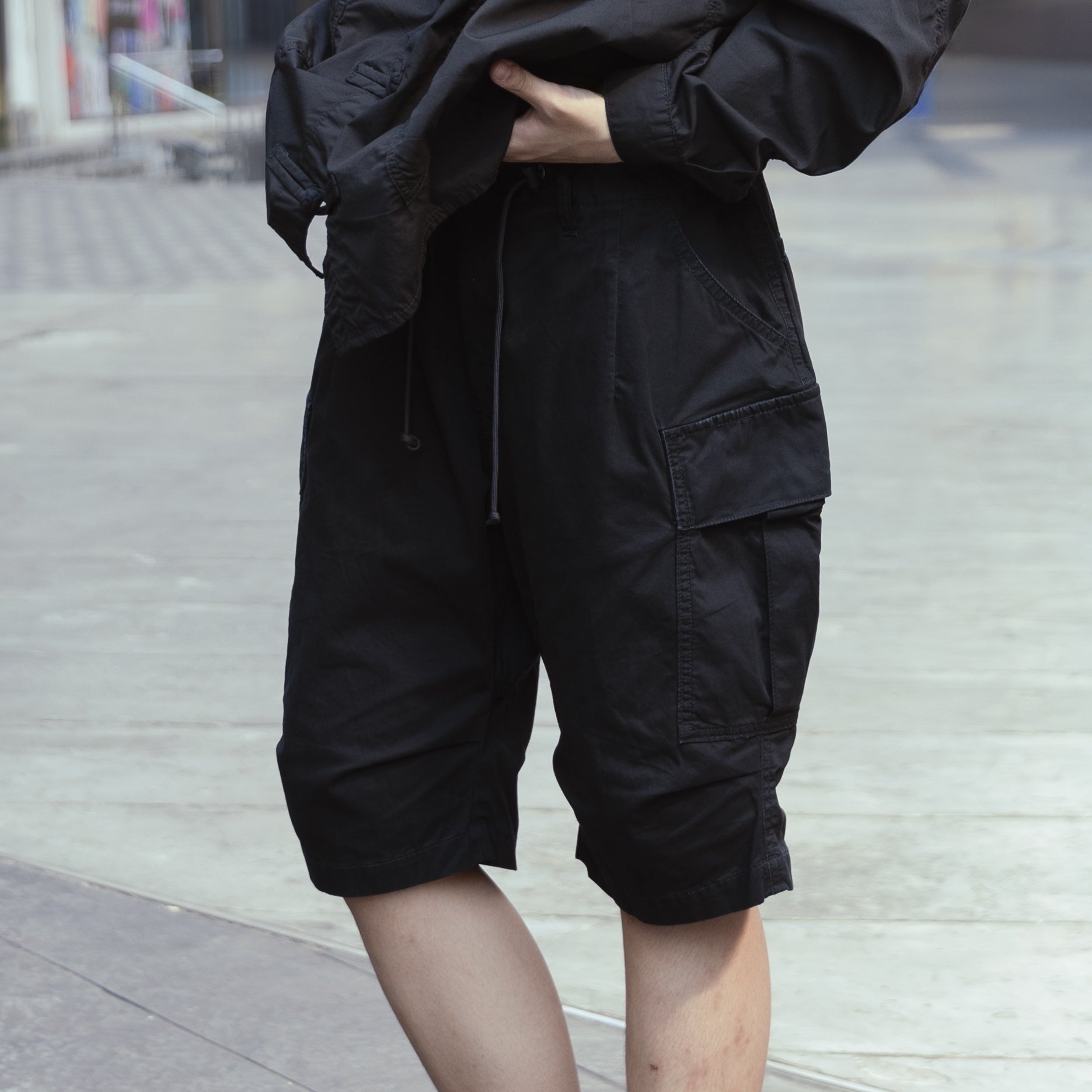 LIGHT PEACH TWILL OVERSIZED CARGO SHORT PANTS - BLACK