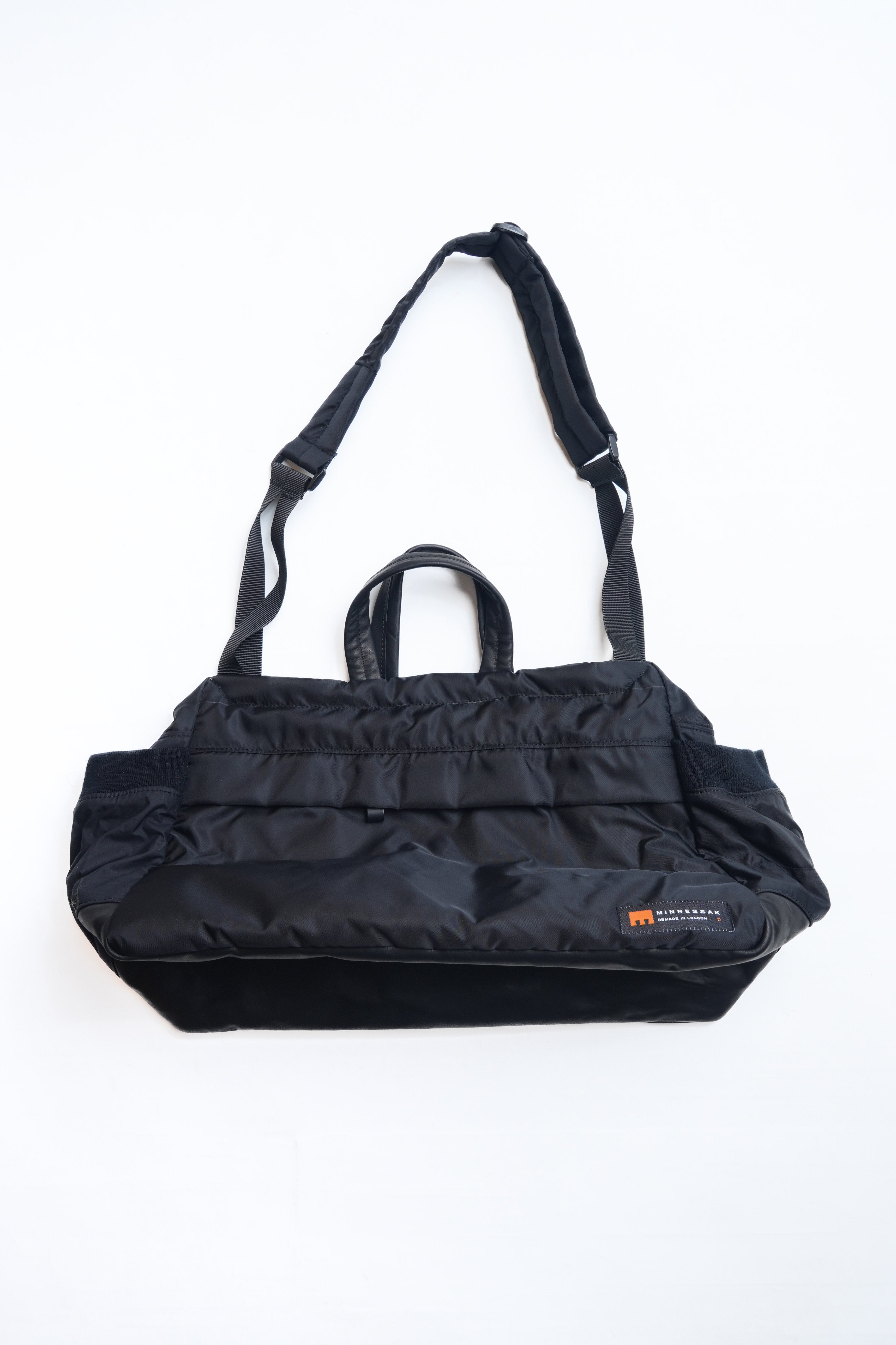 JUST TRAVEL - BLACK