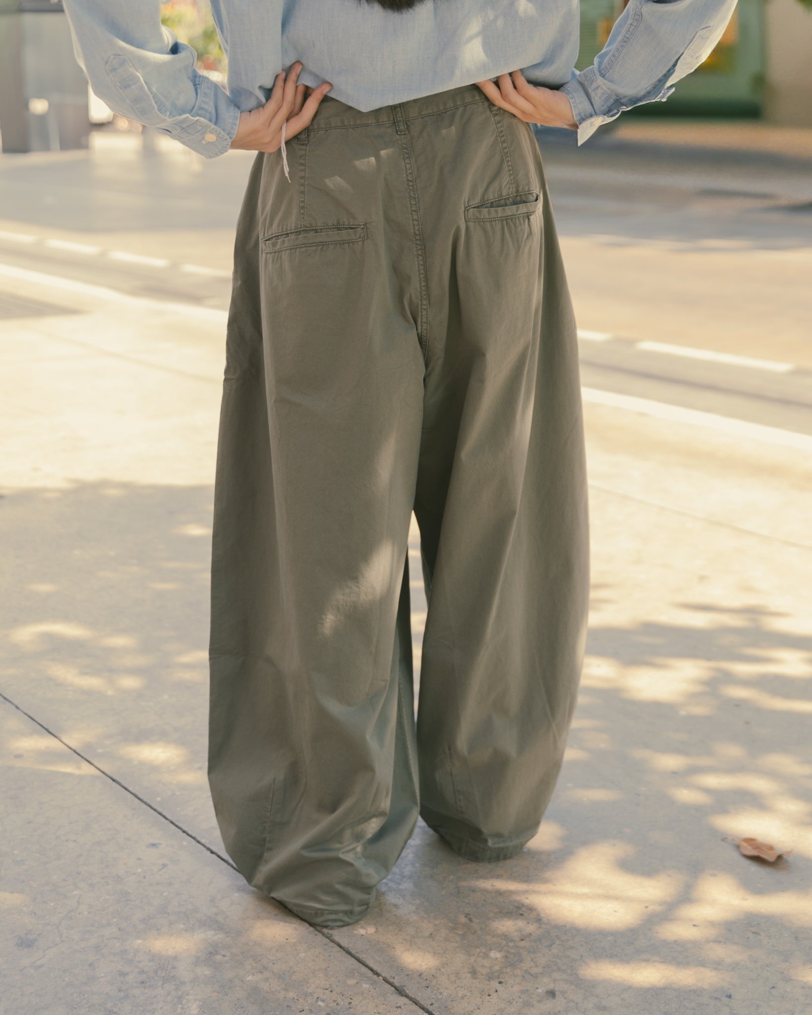 LIGHT PEACH TWILL CHINO STYLE BALLOON PANTS - GREEN