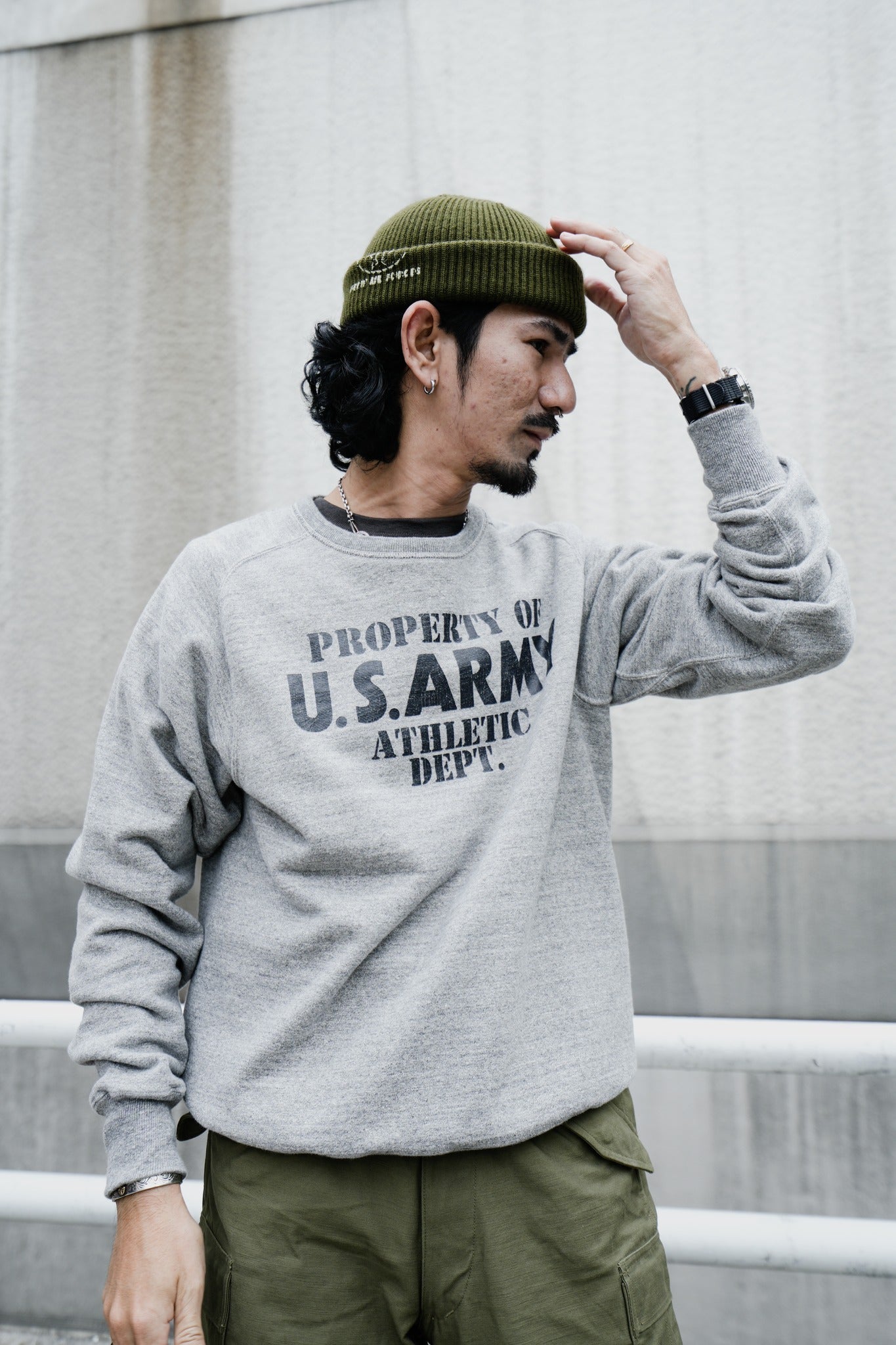 BR69506 FREEDOM SLEEVE SWEATSHIRT "US ARMY ATHLETIC DEPT." - Heather Gray