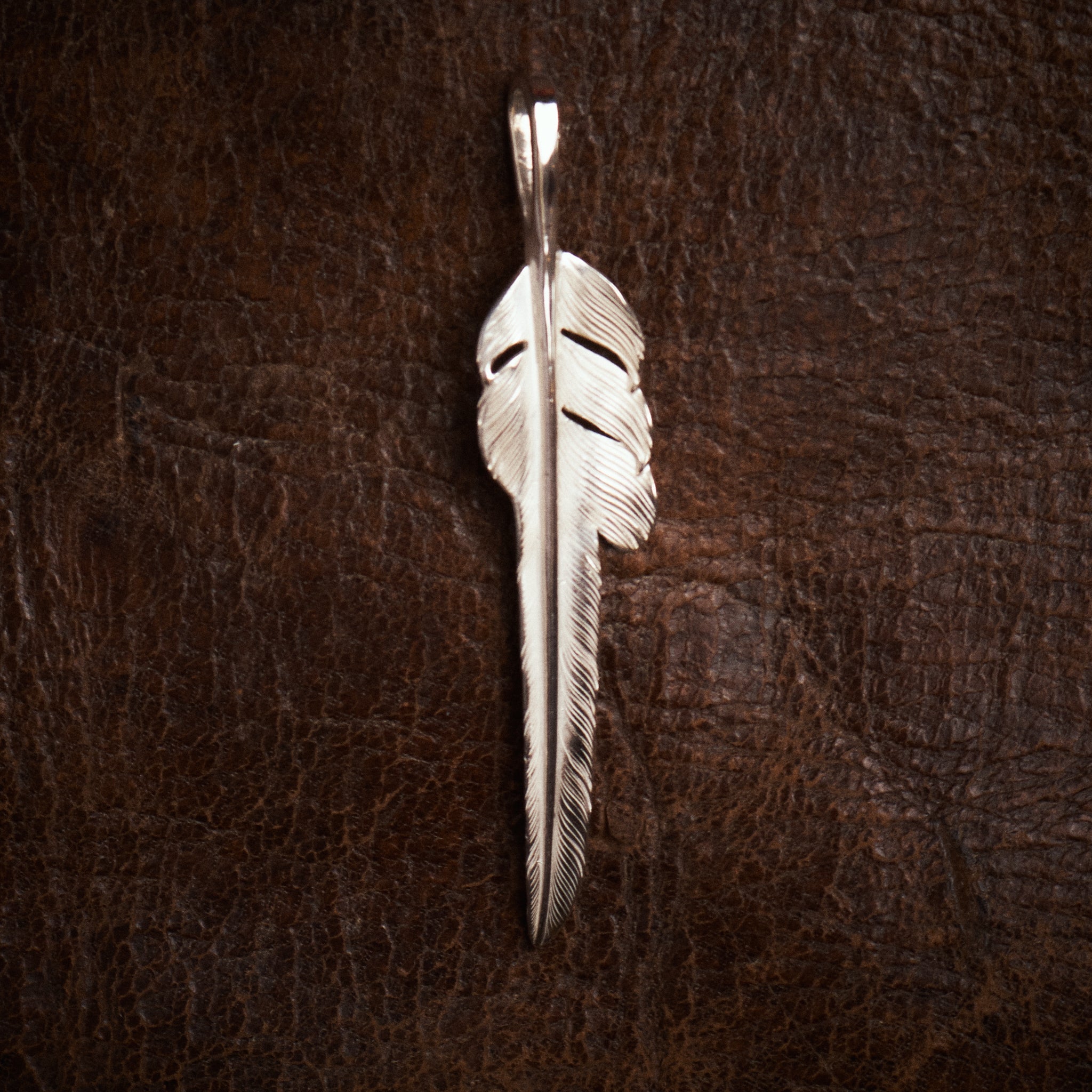 EFNL-0030-L KAZEKIRI FEATHER PENDANT