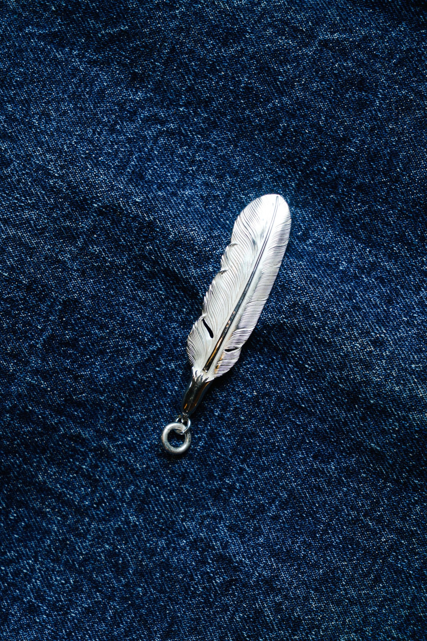 EFNL-0040-L EAGLE HEAD FEATHER PENDANT