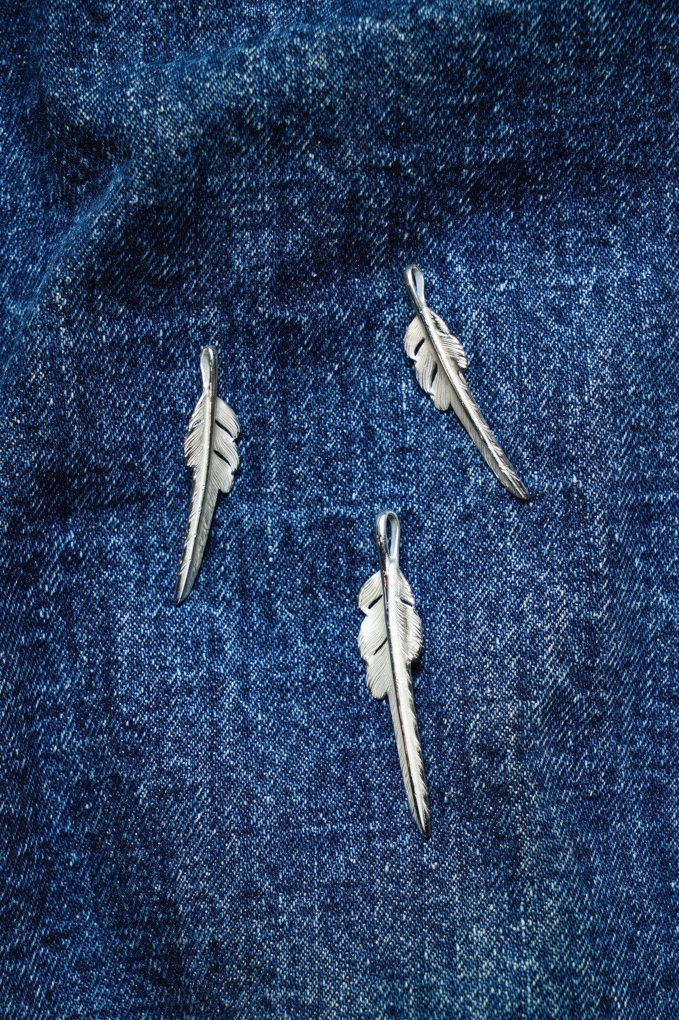 EFNL-0028-R KAZEKIRI FEATHER PENDANT