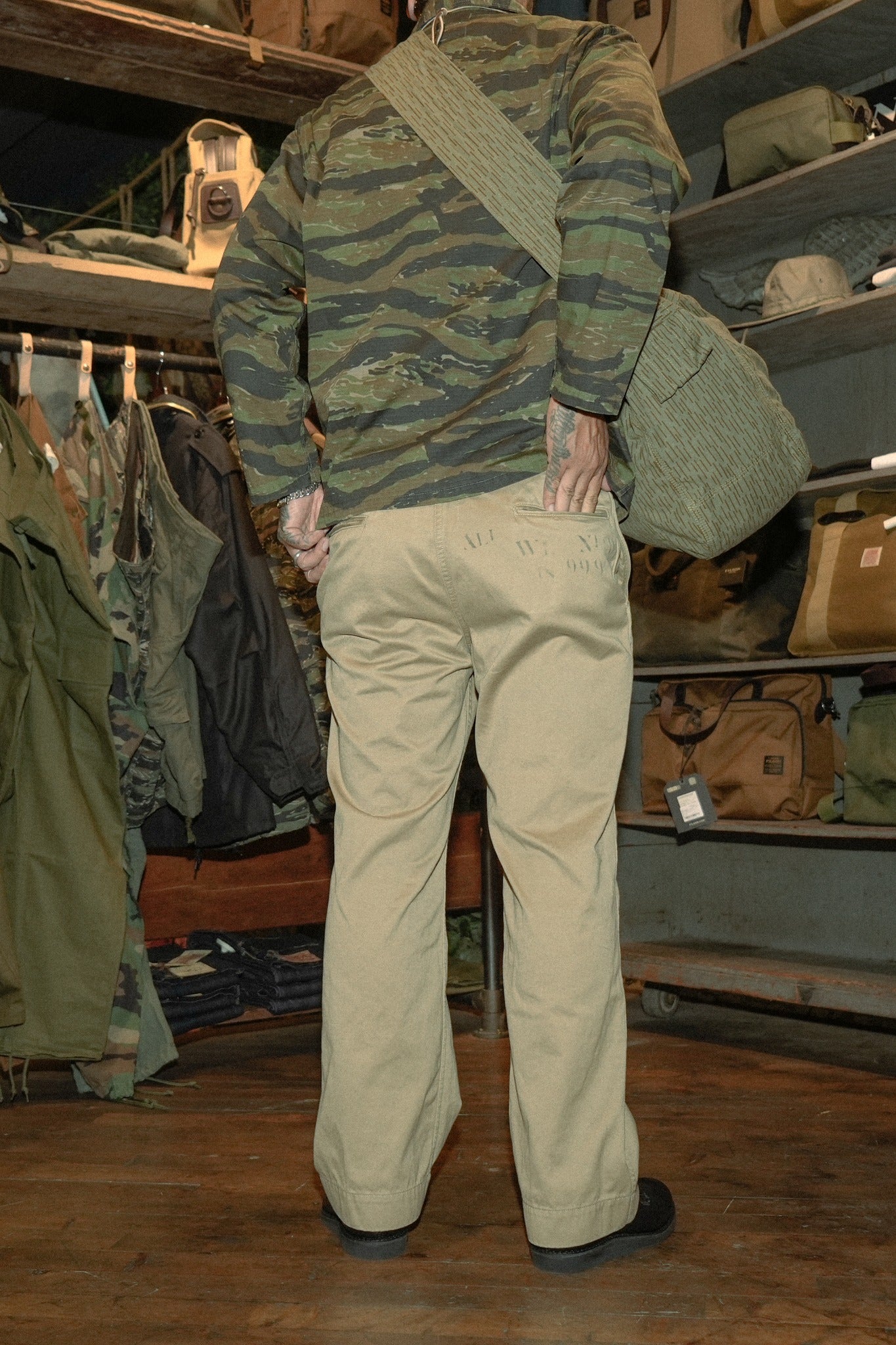 COTTON TWILL P-41 STYLE CHINO PANTS WITH STENCIL - BEIGE