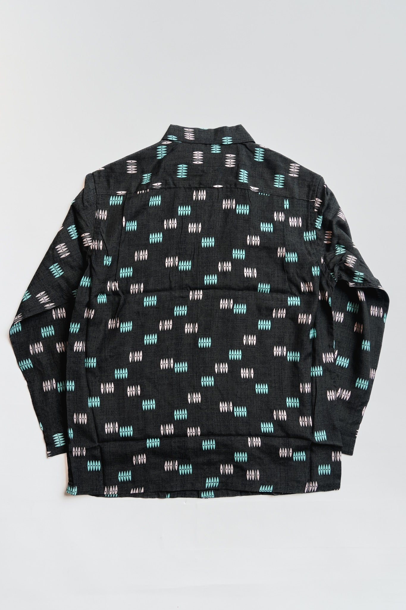 PRINTED LOOP COLLAR SHIRT - BLACK