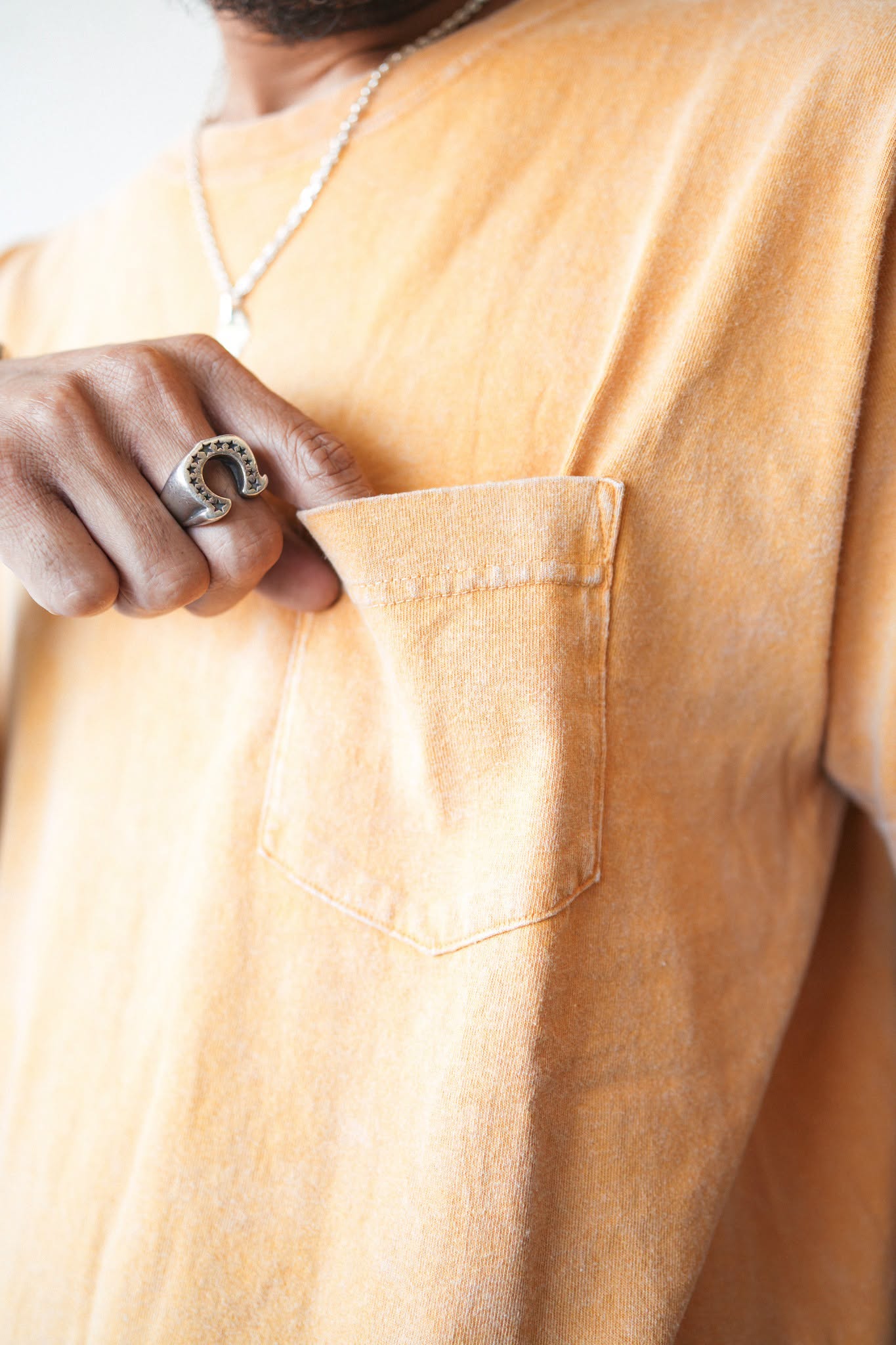 VINTAGE DYE CREW POCKET TEE S/S - MUSTARD