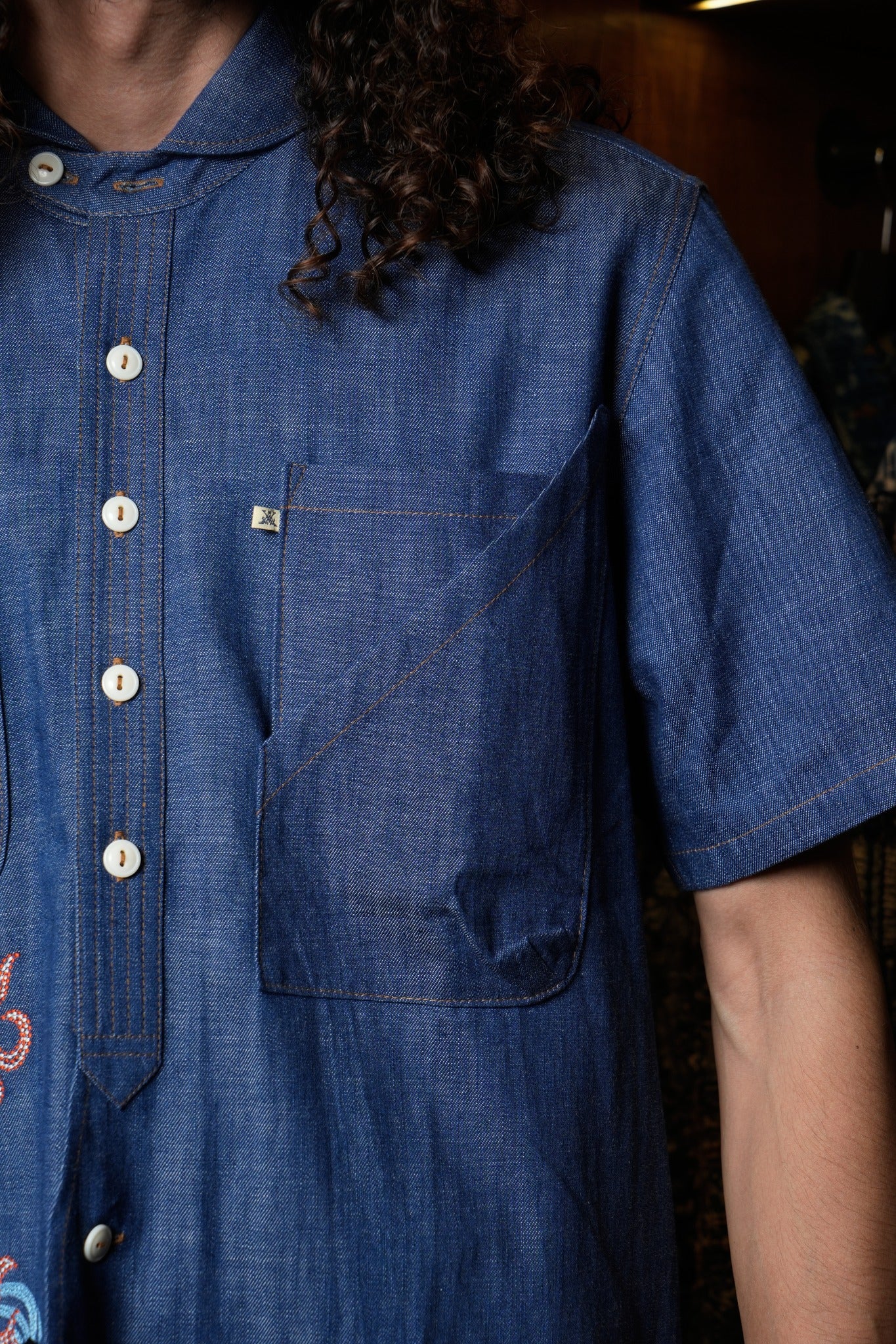 AK/PR/LOT2/SHRT053 Cargo 4-pocket workwear half-sleeve shirt with large embroidered Dragon motif - INDIGO