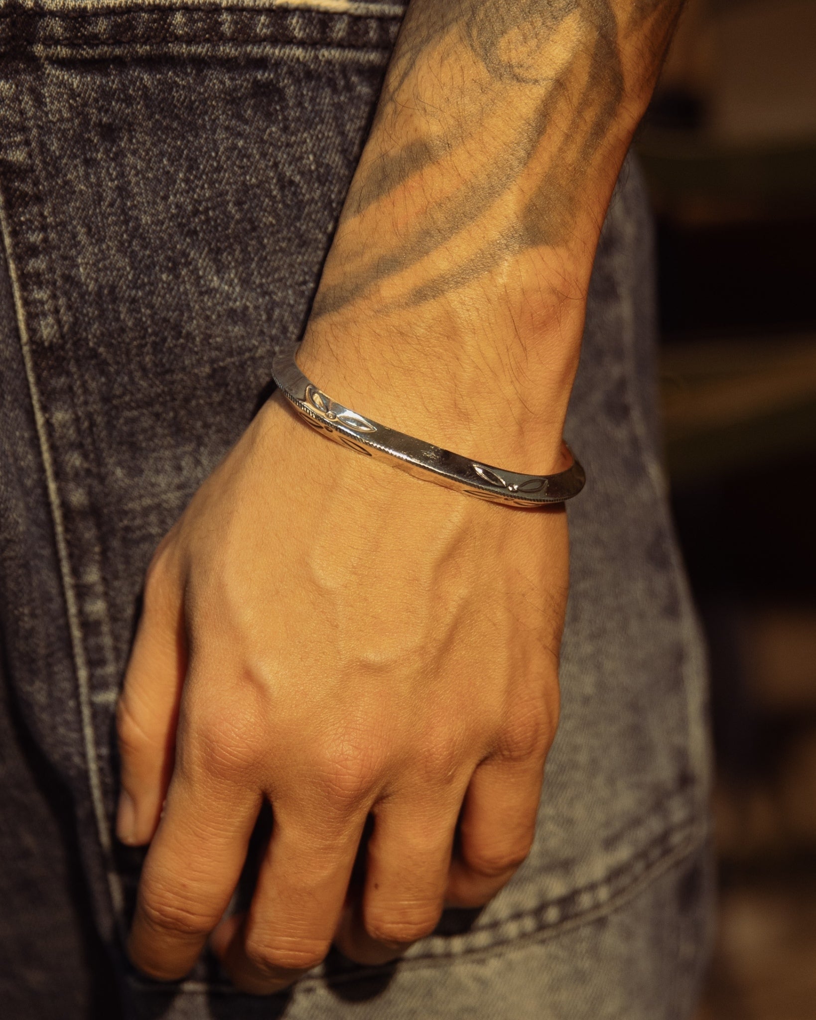 BR-0011 TRIANGLE SIDE SHELL BRACELET