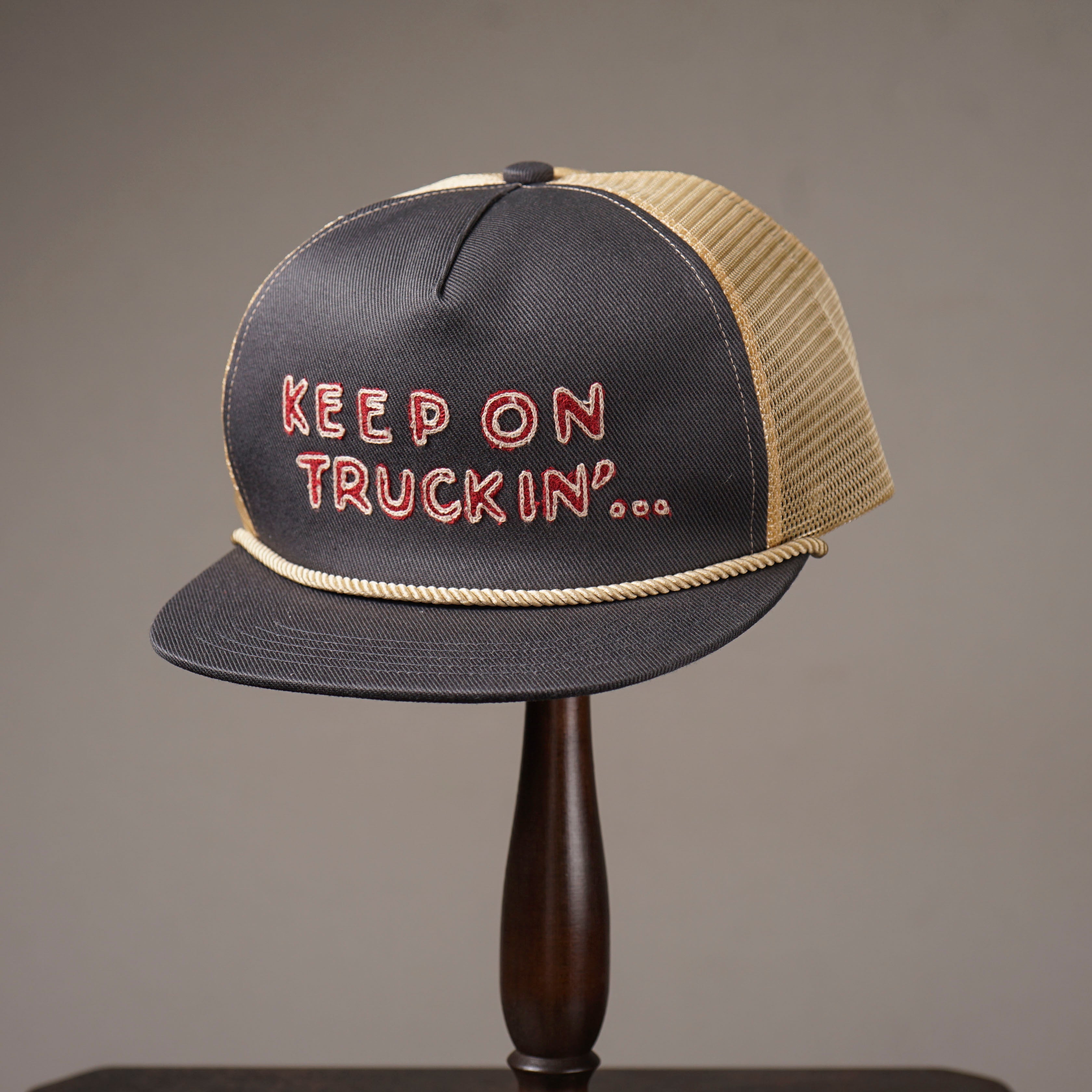 KEEP ON TRUCKIN' - TRUCKER CAP - BLACK
