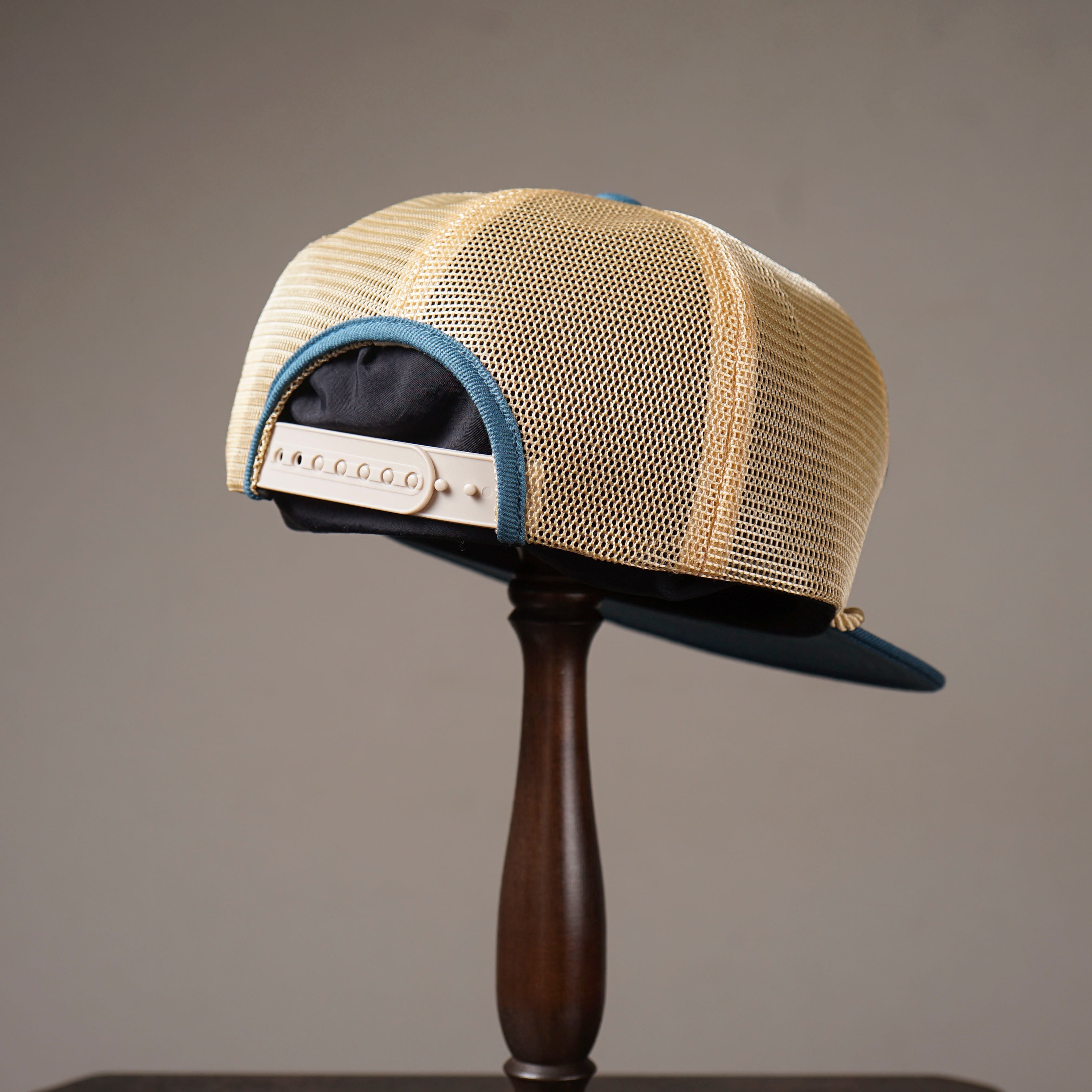 KEEP ON TRUCKIN' - TRUCKER CAP - BLUE