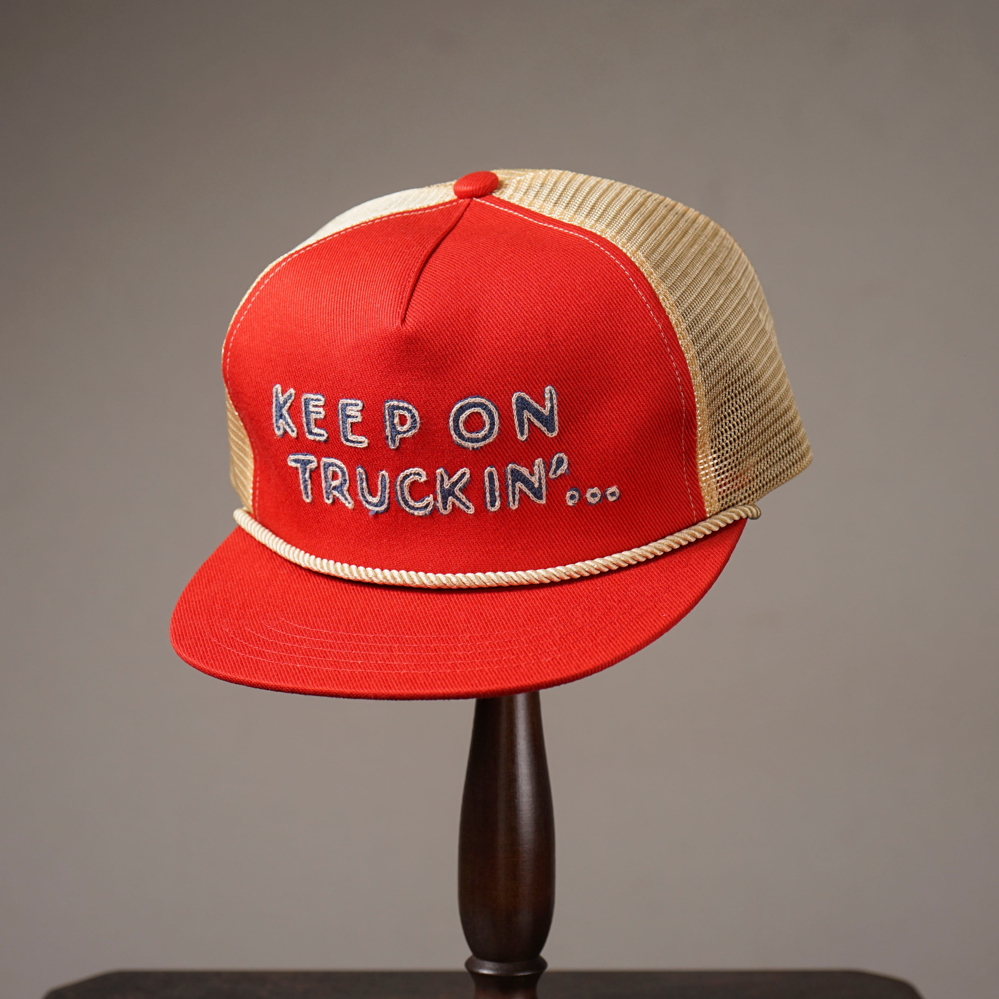 KEEP ON TRUCKIN' - TRUCKER CAP - RED
