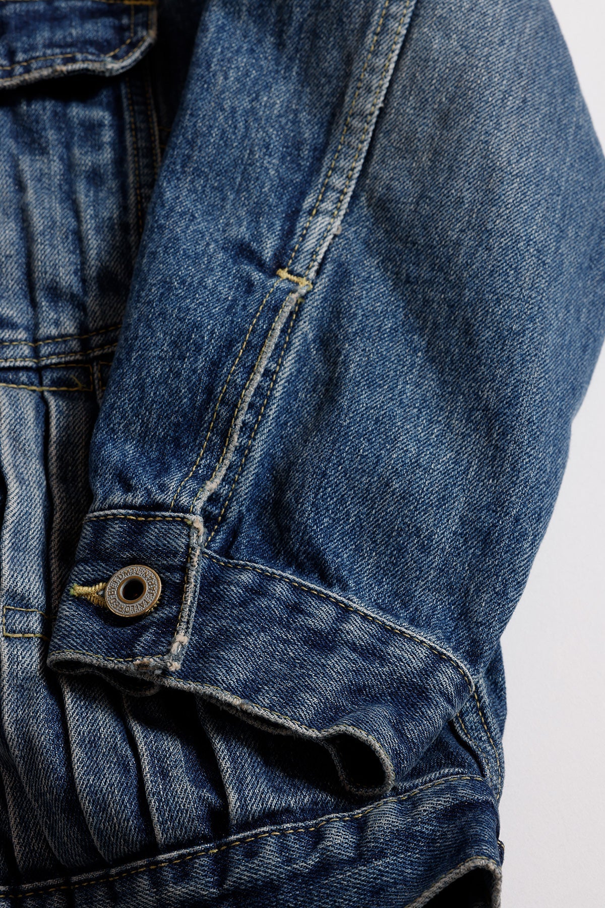 DENIM PLEATED JACKET 3YR WASH (FA26) - INDIGO