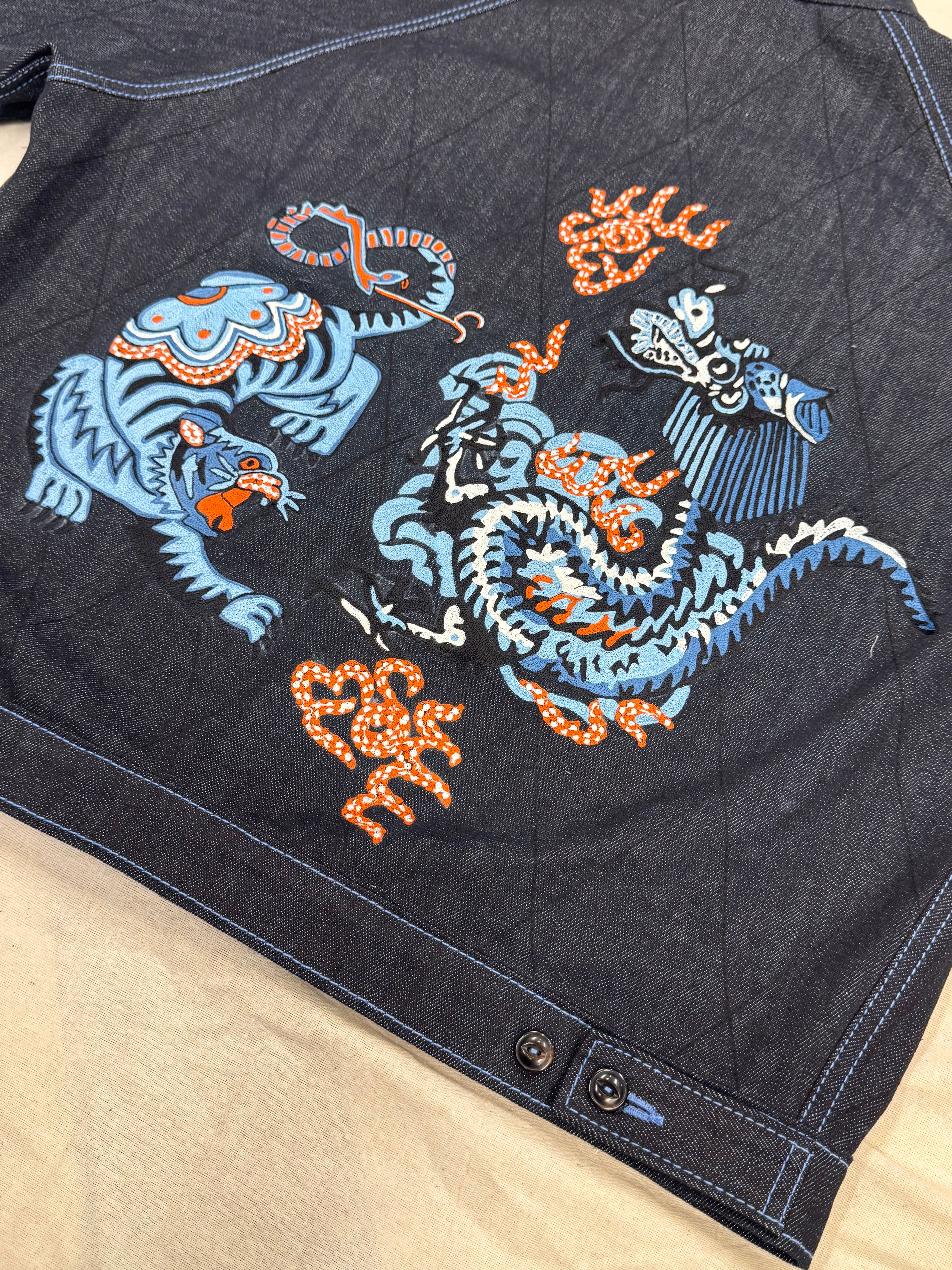 AK/PR/LOT3/JKT/052 AK OG Tribal Dragon & Tiger Denim Souvenir Jacket - BLACK