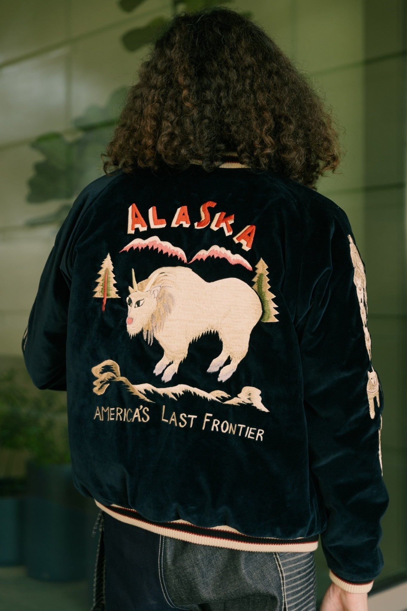 TT15544-128 LATE 1950S STYLE VELVETEEN SOUVENIR JACKET MOUNTAIN GOAT × ALASKAN FLAG - NAVY/BLACK