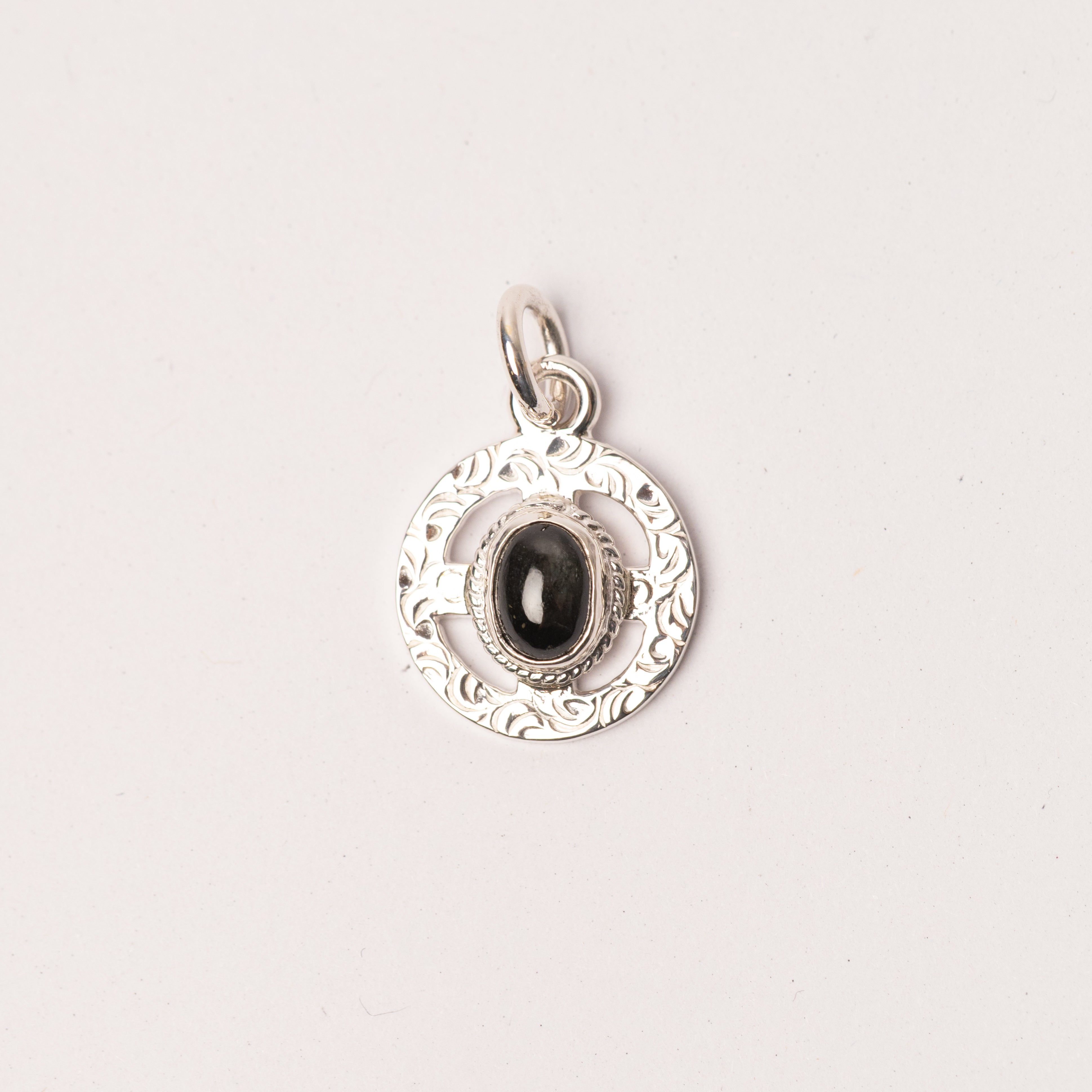 P-079 Medicine wheel metal with black star