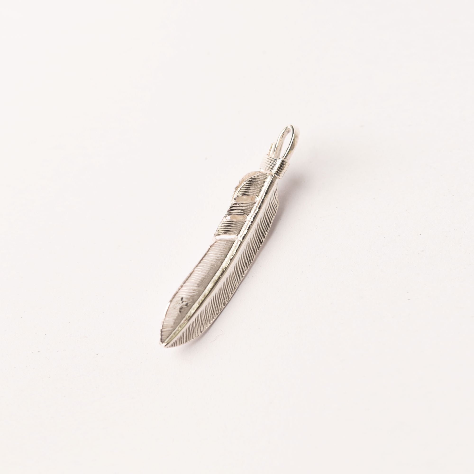 P-517R Feather with black star and heart feather (M)