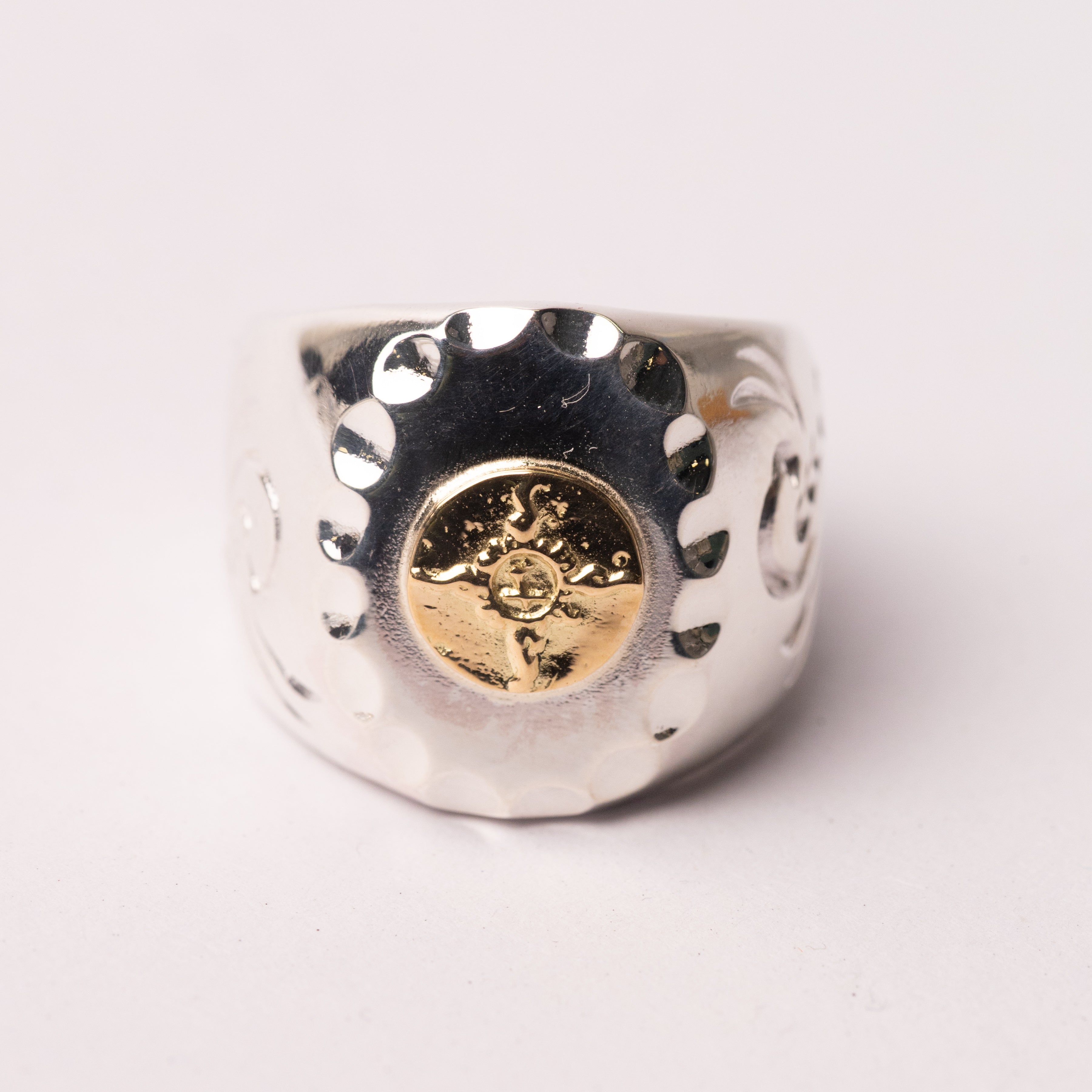 R-021 K18 arabesque carved seal ring