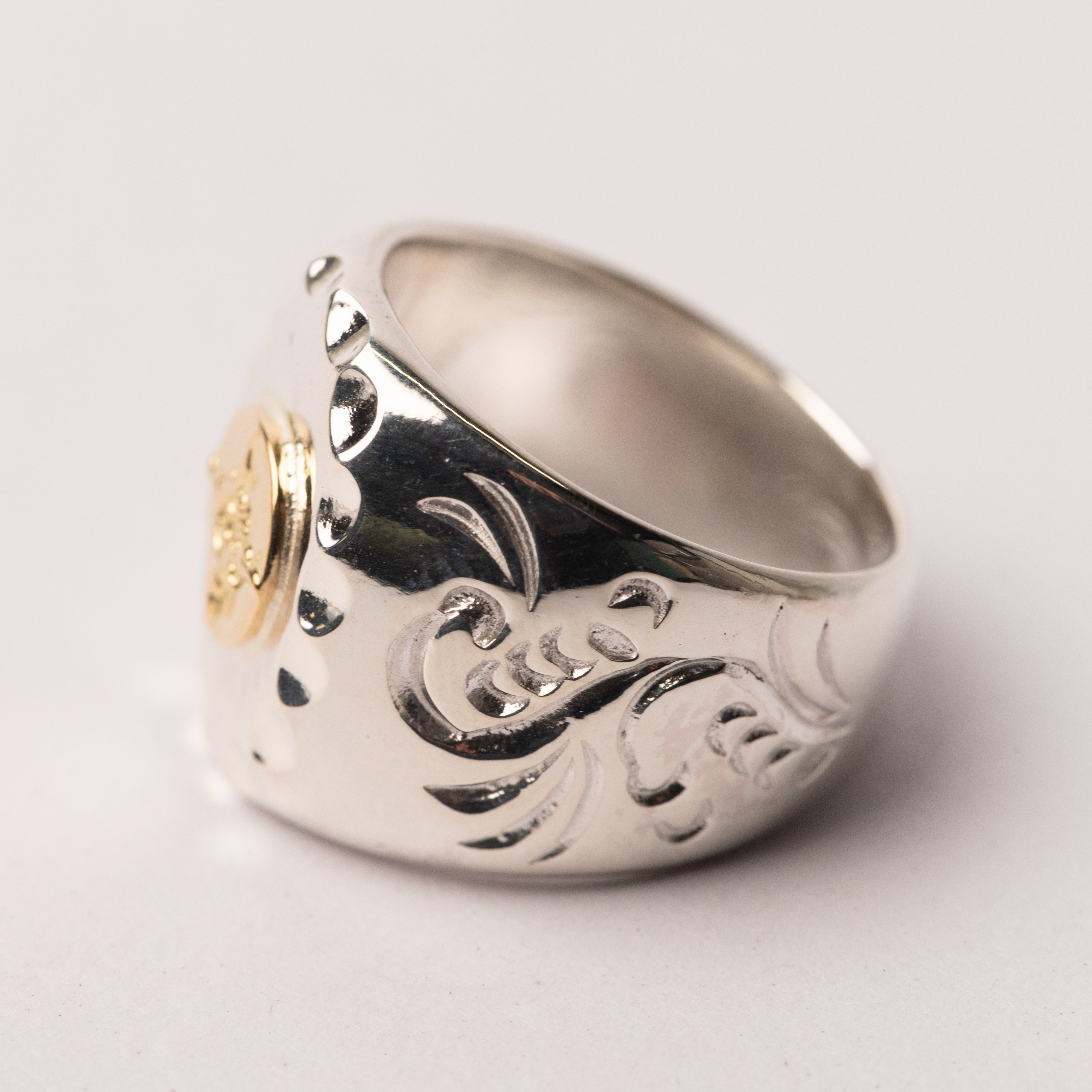 R-021 K18 arabesque carved seal ring