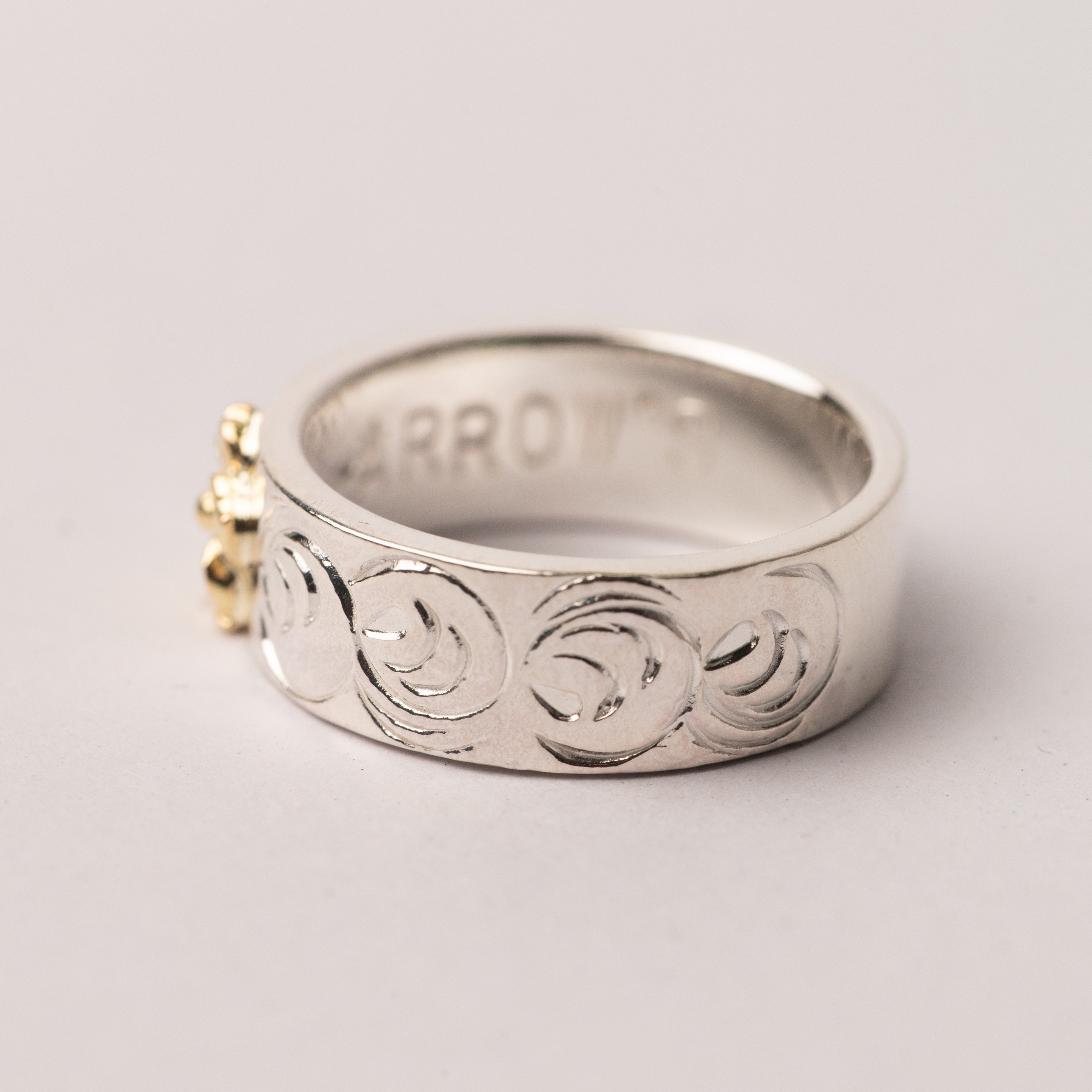 R-068 K18 Flower (S) Flat 8mm Karasu Carved Ring