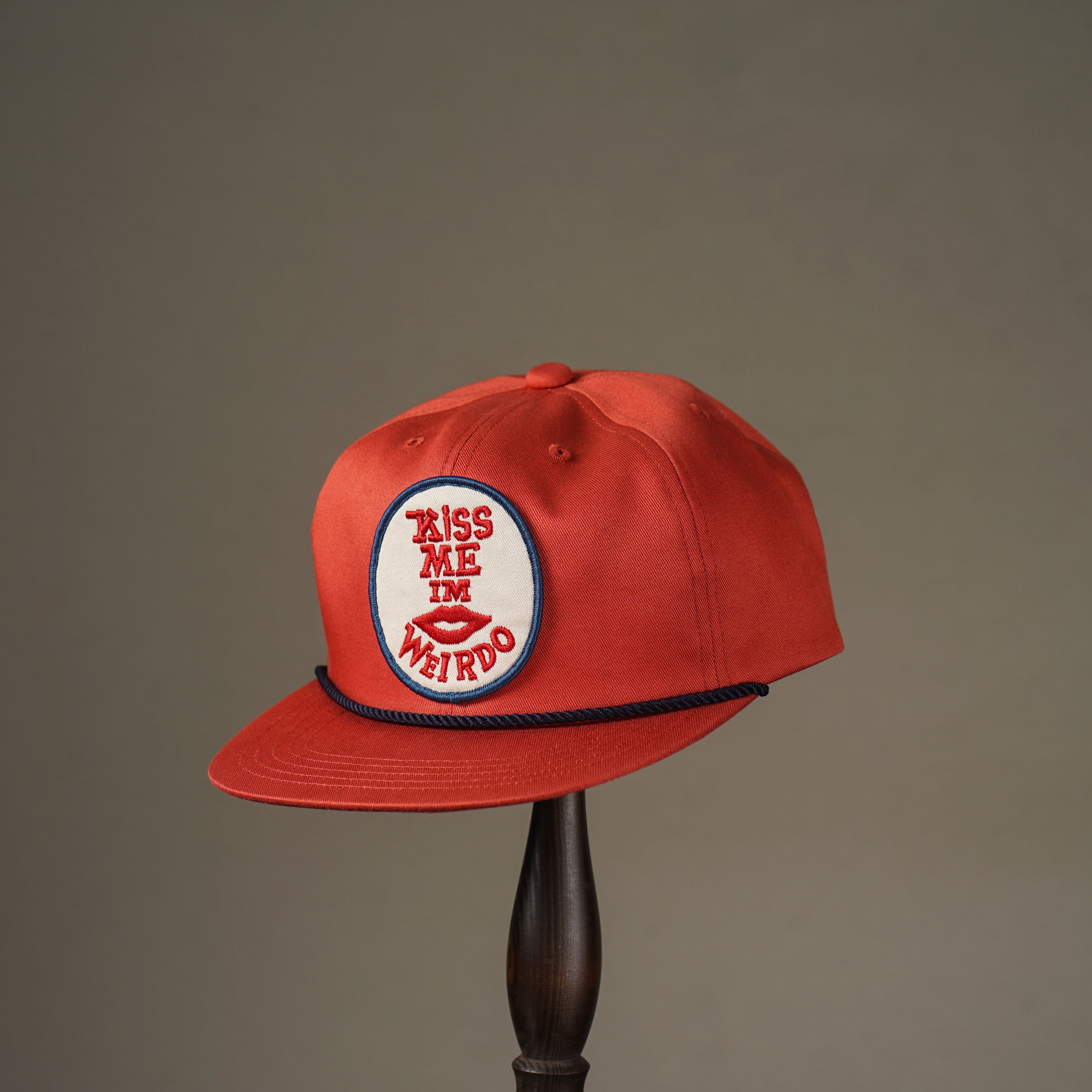 KISS ME - TRUCKER CAP - ORANGE