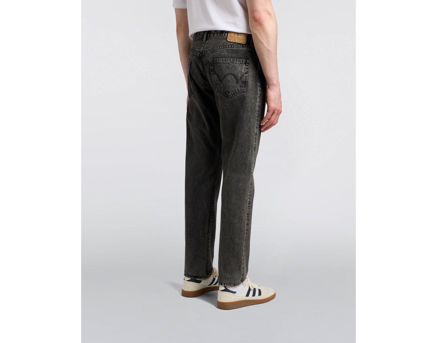 EU33Z-481M REGULAR TAPERED (MID DARK USED) - BLACK