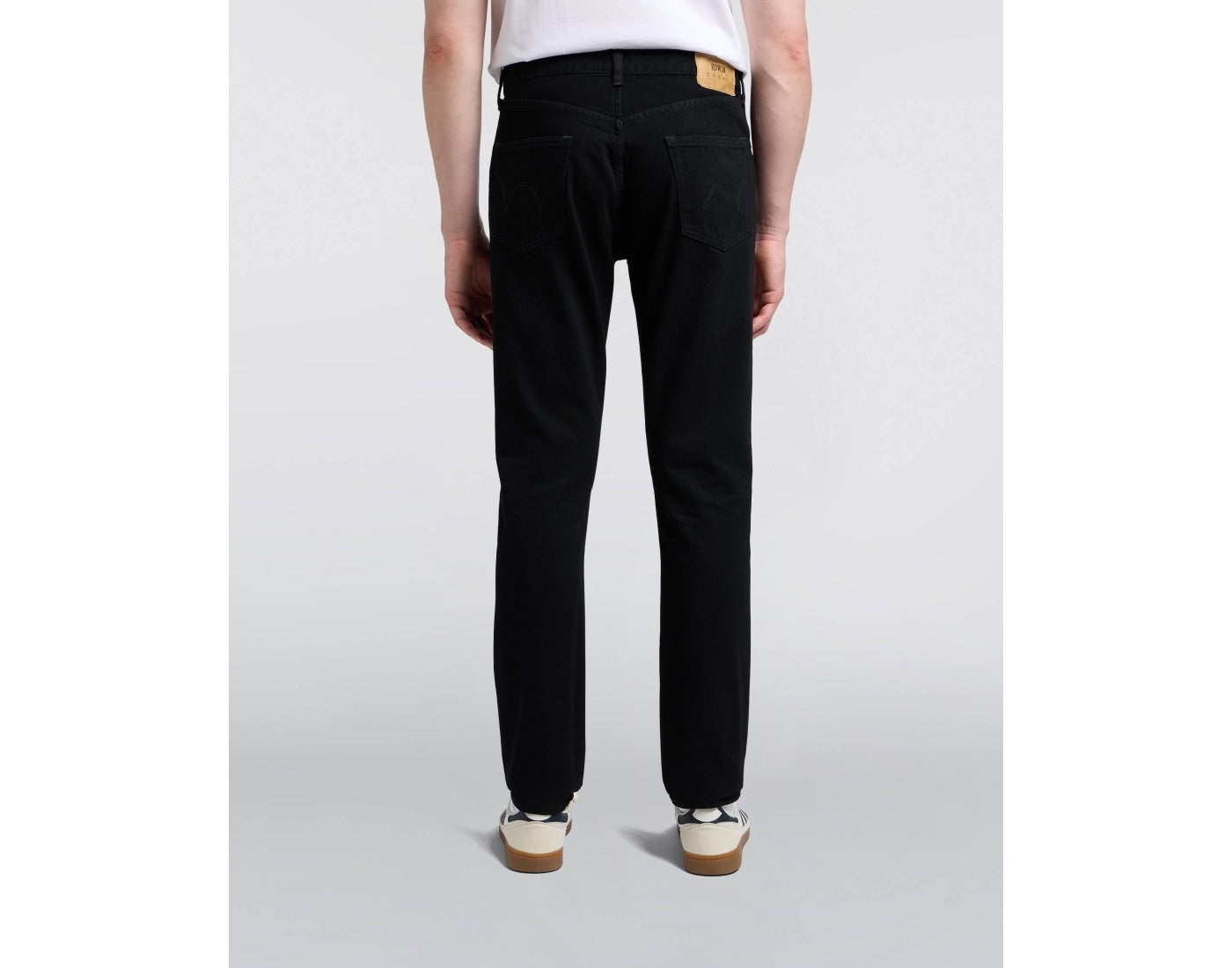 EU32Z-401 SLIM TAPERED - BLACK UNWASHED