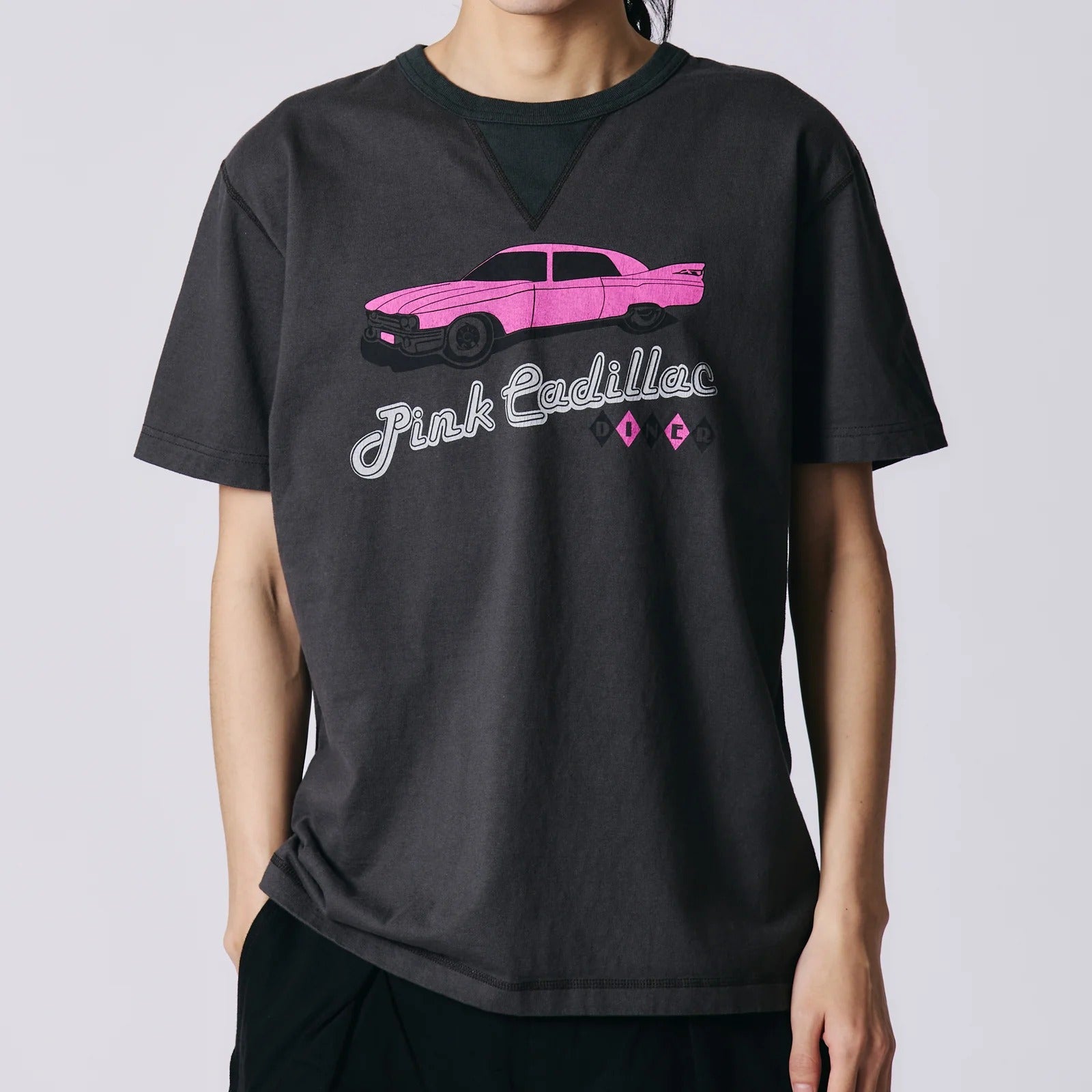 BR-25238 14/- COZUN COZUN Double V-gusset S/S Print T-shirt (Pink Cadillac DINER) - BLACK