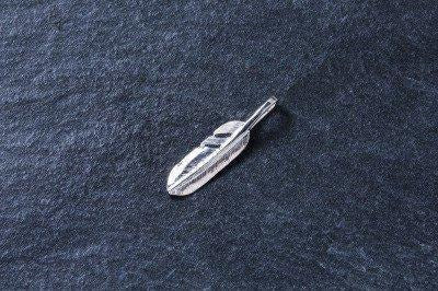 P-593L XS Feather Charm