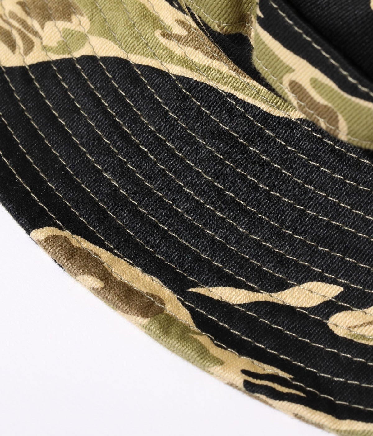 BR02791 GOLD TIGER CAMOUFLAGE BONNIE HAT - BLACK
