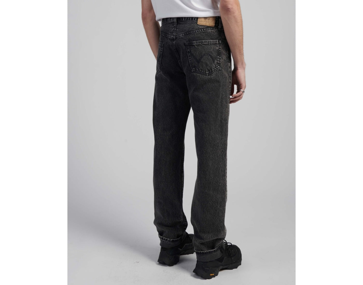 EU04Z-481 REGULAR STRAIGHT - BLACK MID DARK USED