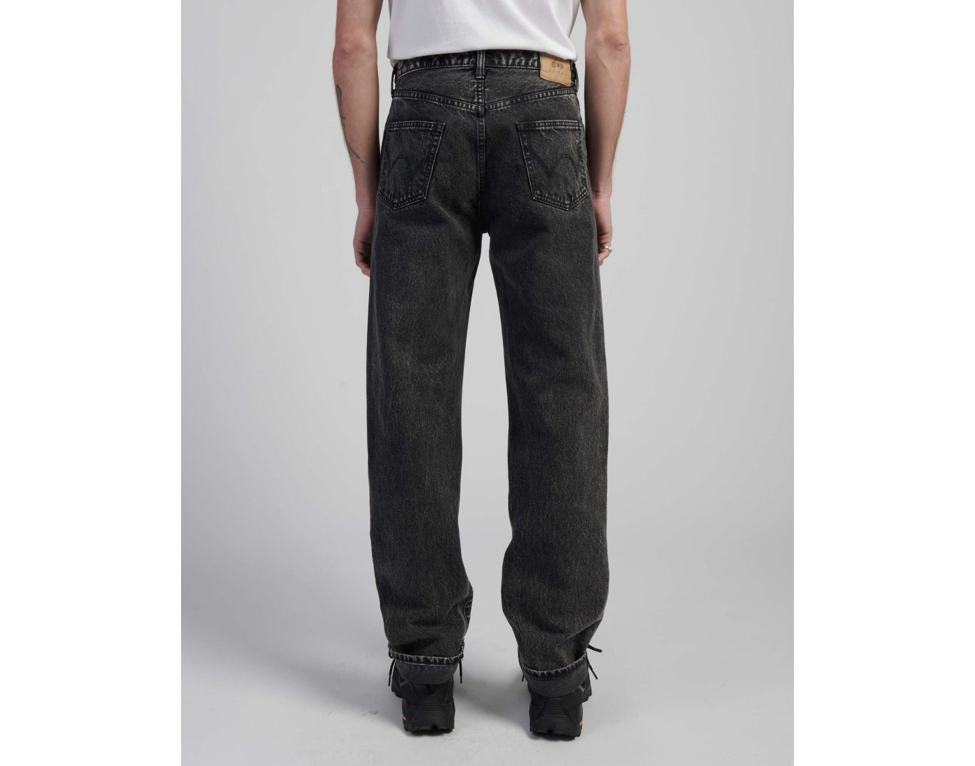 EU04Z-481 REGULAR STRAIGHT - BLACK MID DARK USED