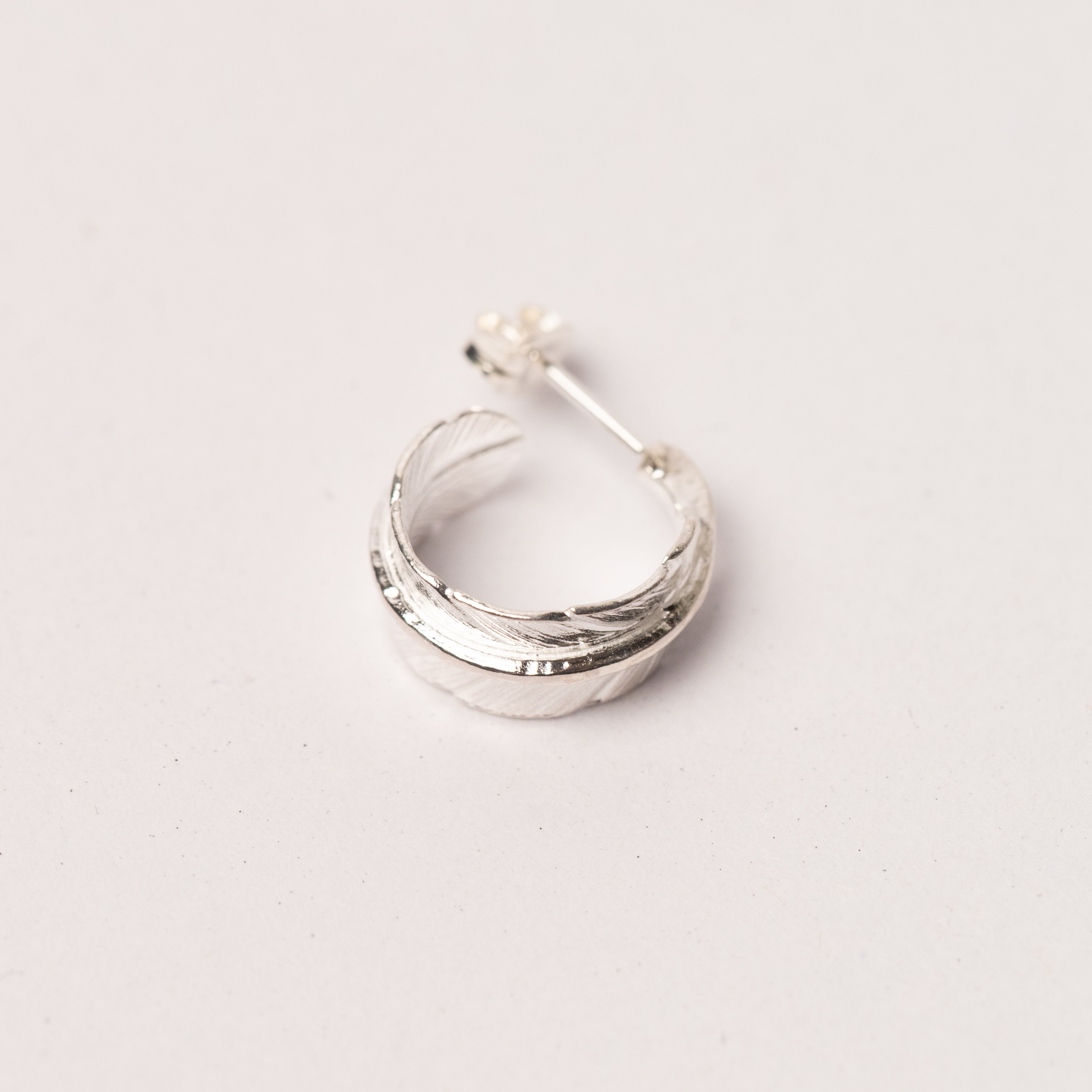 O-007S Feather catch earrings (S)