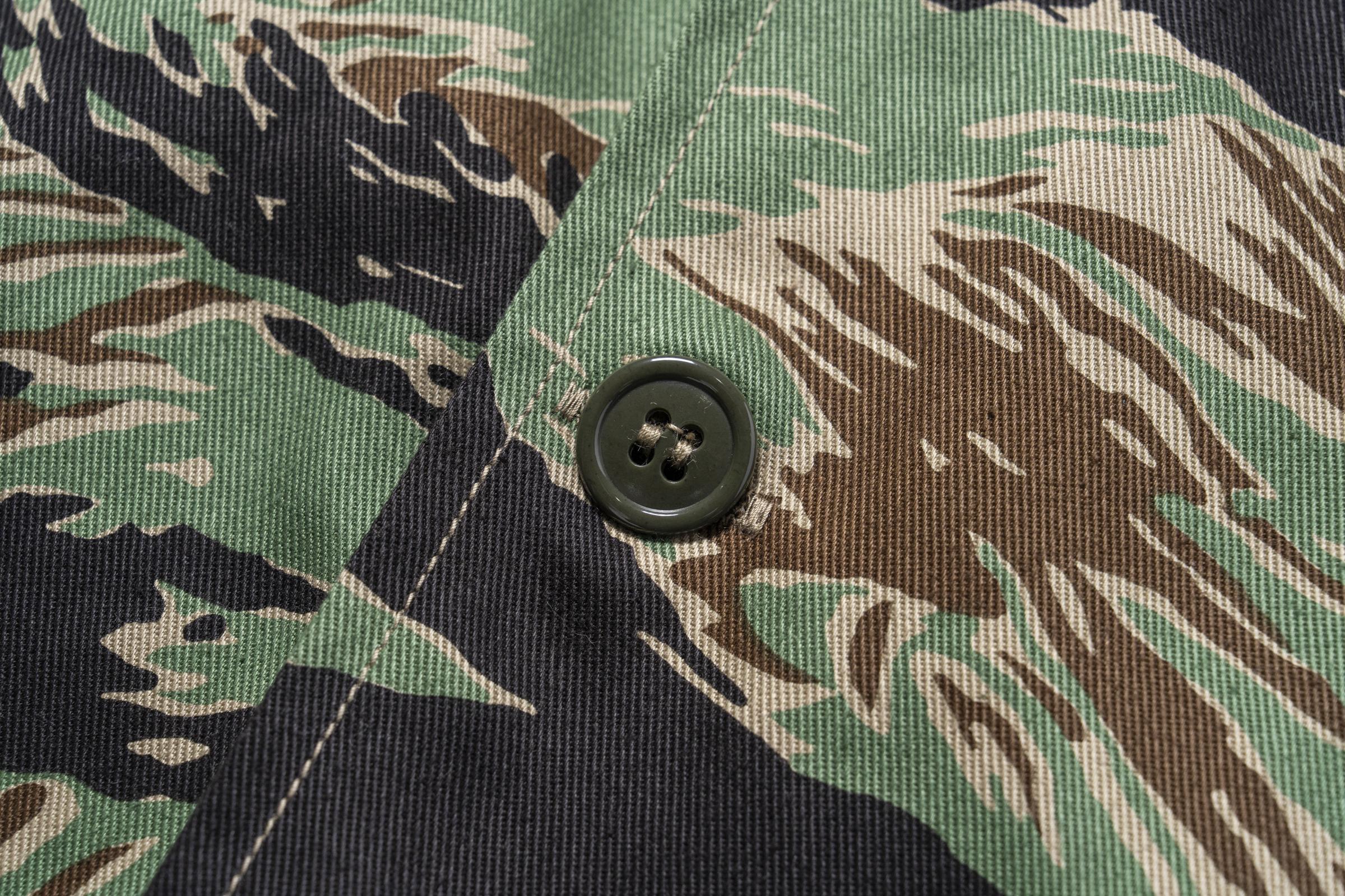 MJ26002 TIGER CAMOUFLAGE SHIRT / JOHN WAYNE - GREEN