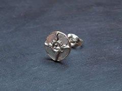 O-002 SVFA MARK CATCH EARRINGS