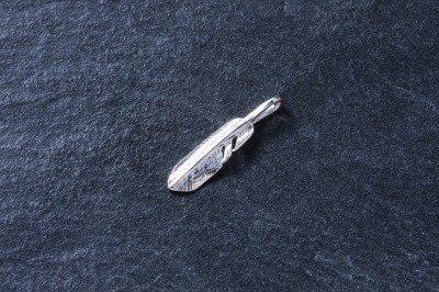 P-593R XS FEATHER CHARM