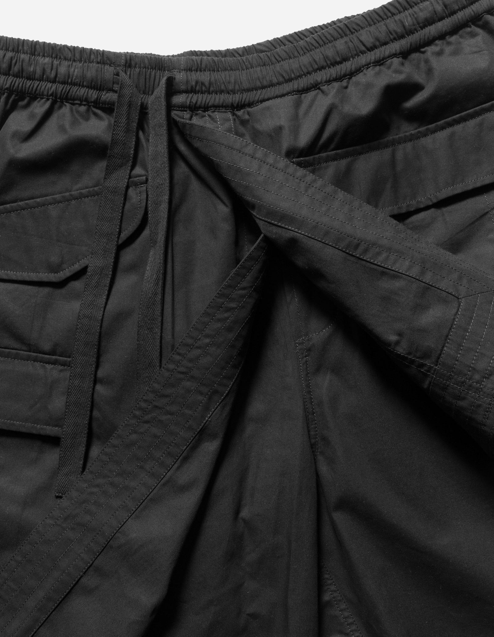 6056 ASYM HAKAMA SHORTS - BLACK