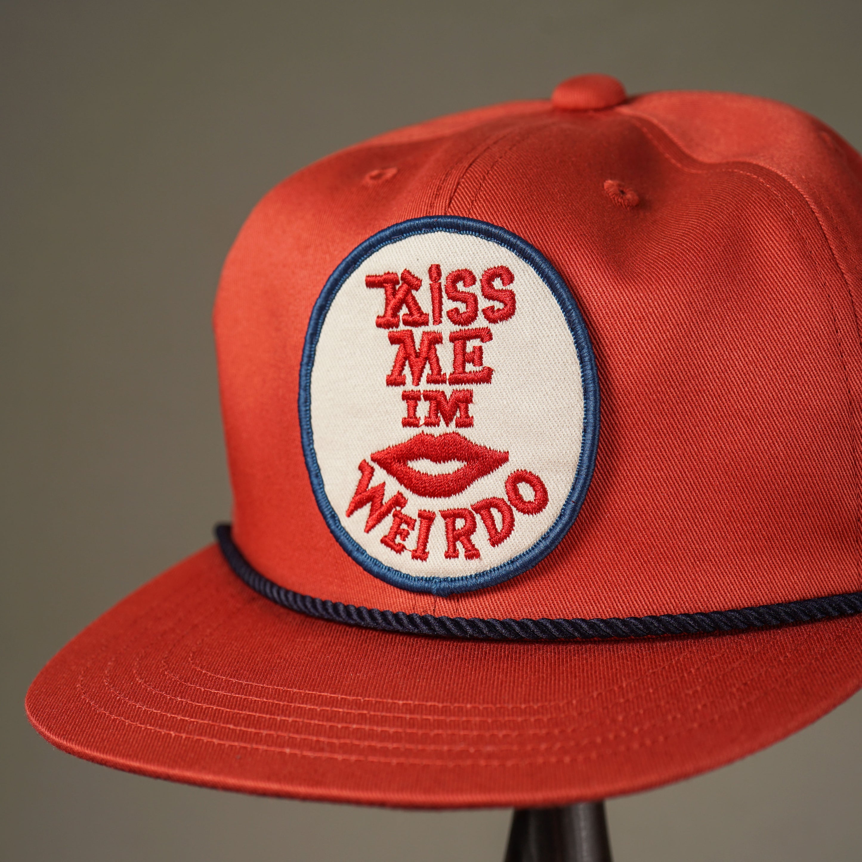 KISS ME - TRUCKER CAP - ORANGE