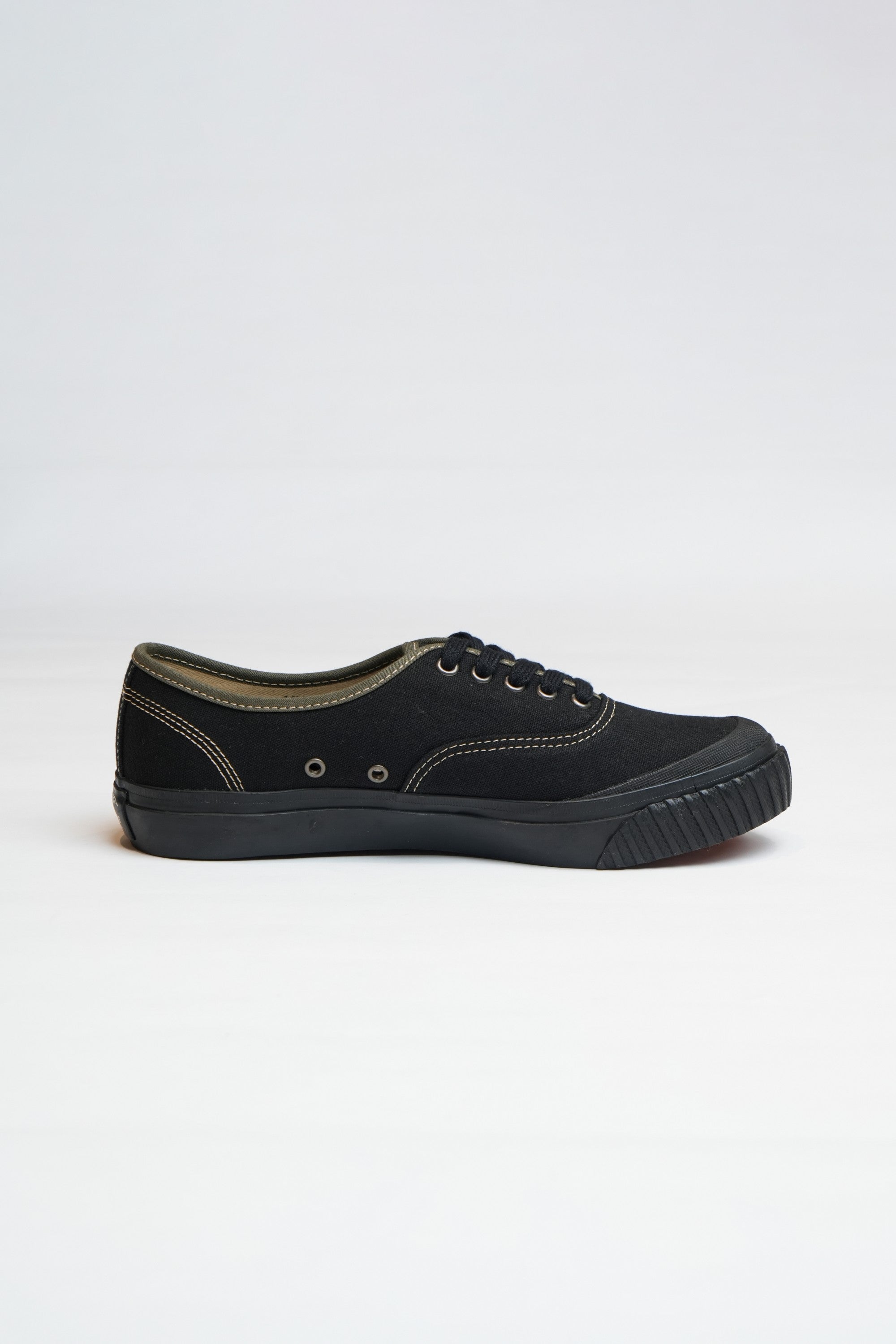 DECK WALKER - BLACK CANVAS