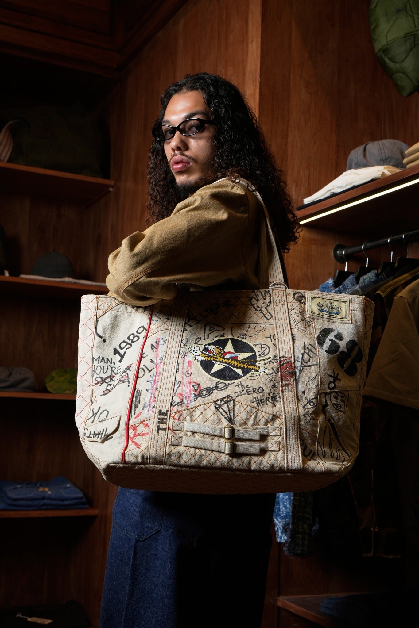 AK/PR/LOT2/ACC/032 Tote Flying Tiger (Blue) Vintage Cream Canvas with buckle & hand-painted detail - CREAM