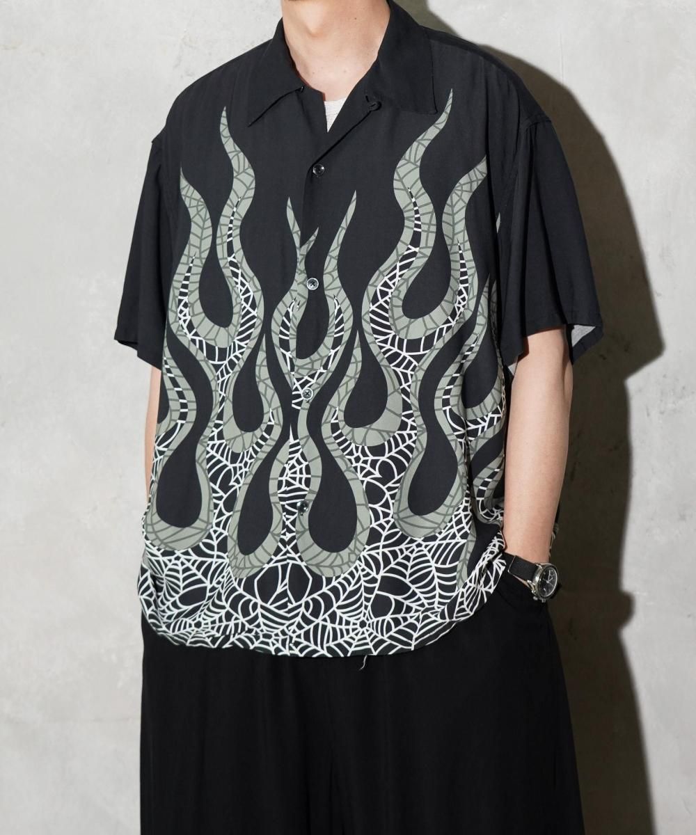 PRINTED LOOP COLLAR SS SHIRT - FLAME