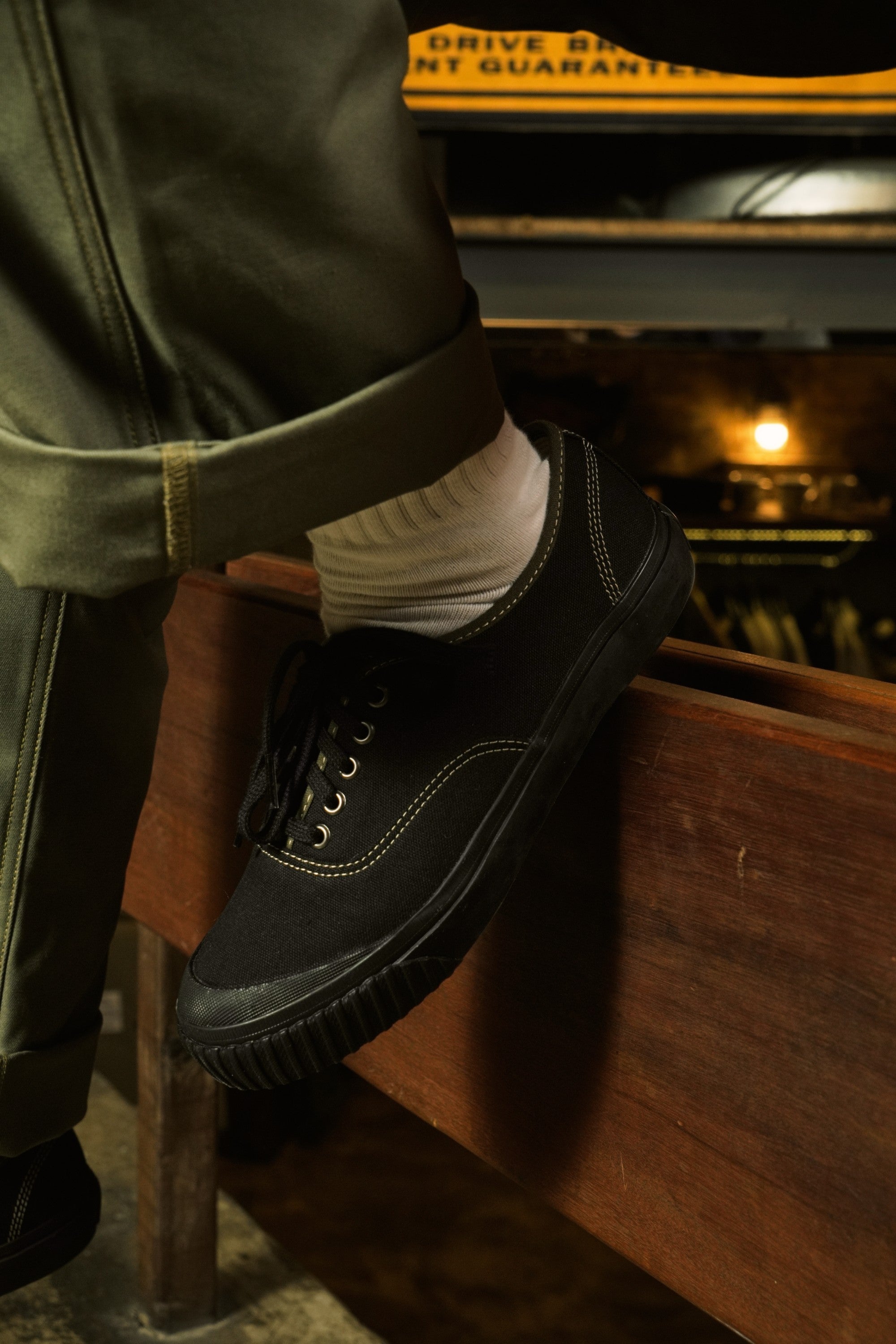DECK WALKER - BLACK CANVAS