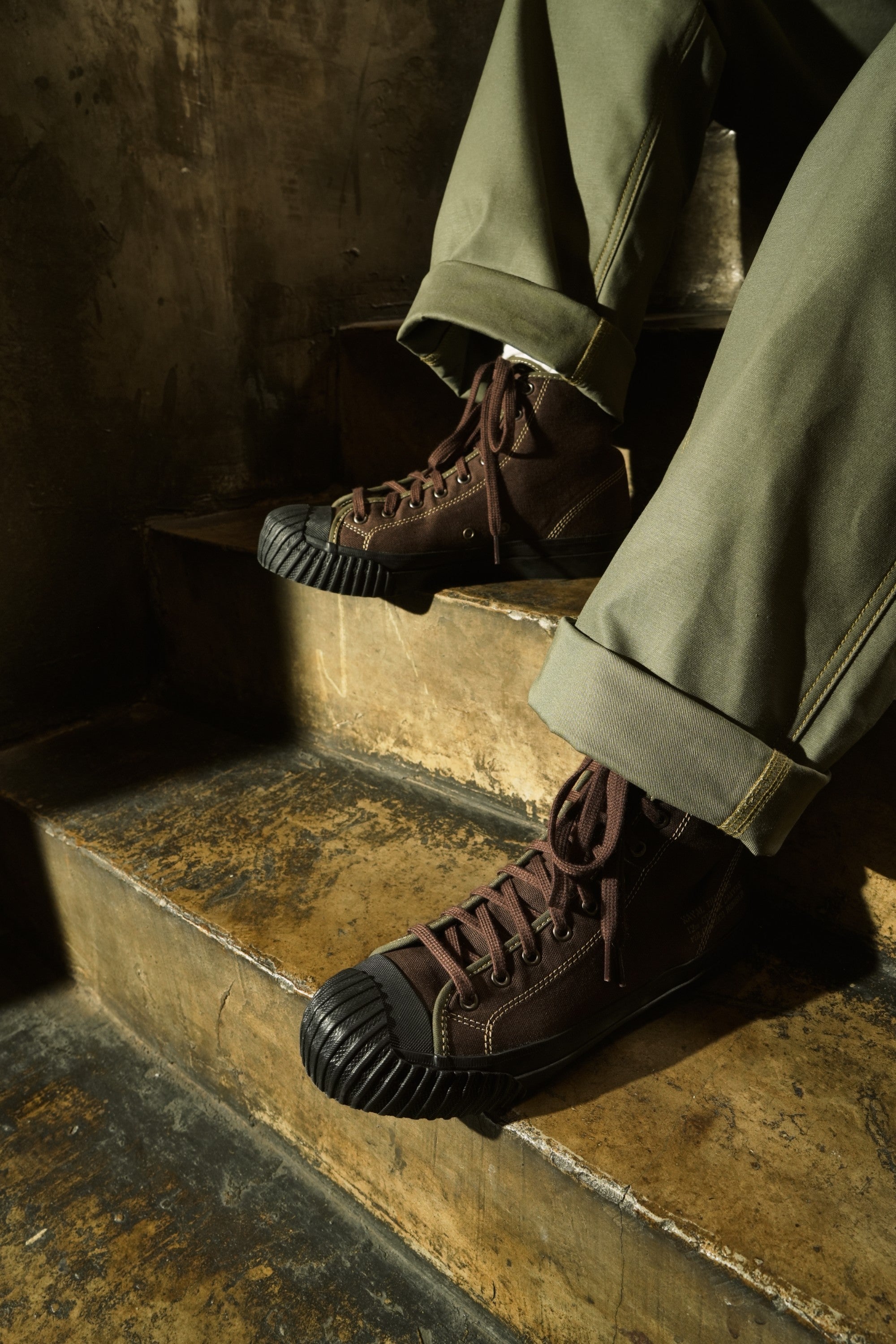 NAVAL TRAINERS HI TOP - BROWN CANVAS