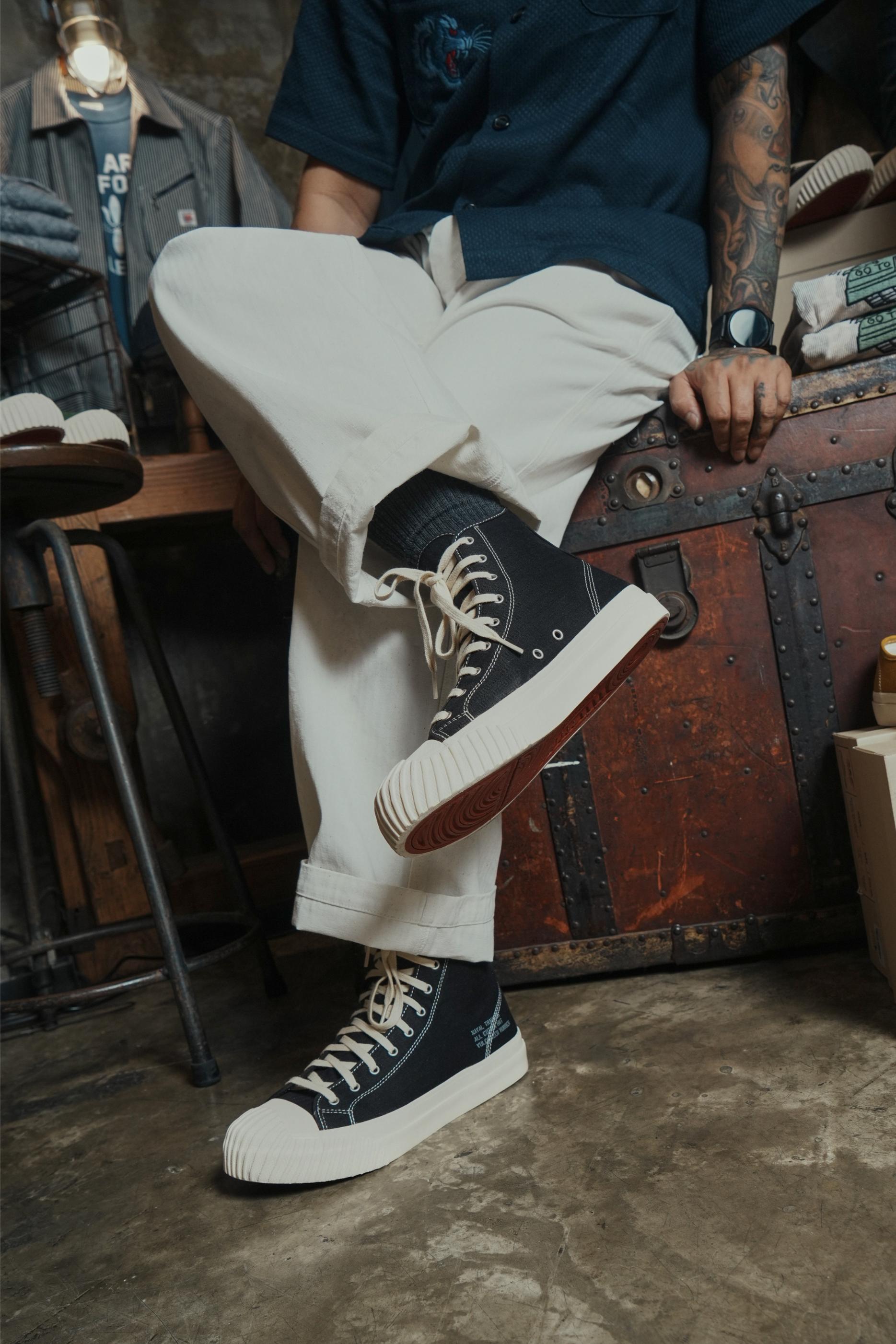 NAVAL TRAINERS HI TOP - BLACK HBT