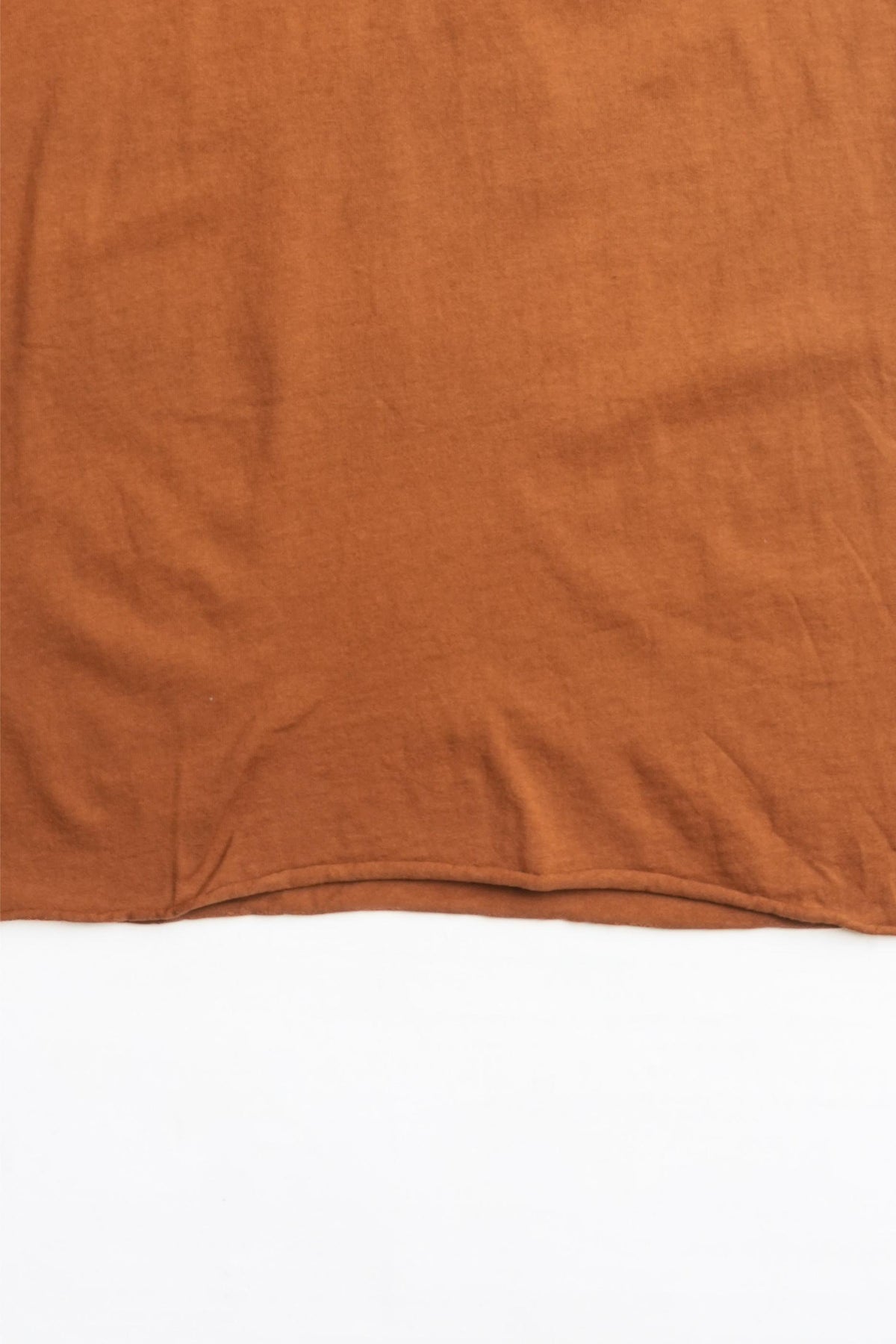 ON THE FARM RAW HEM TEE - SUEDE BROWN