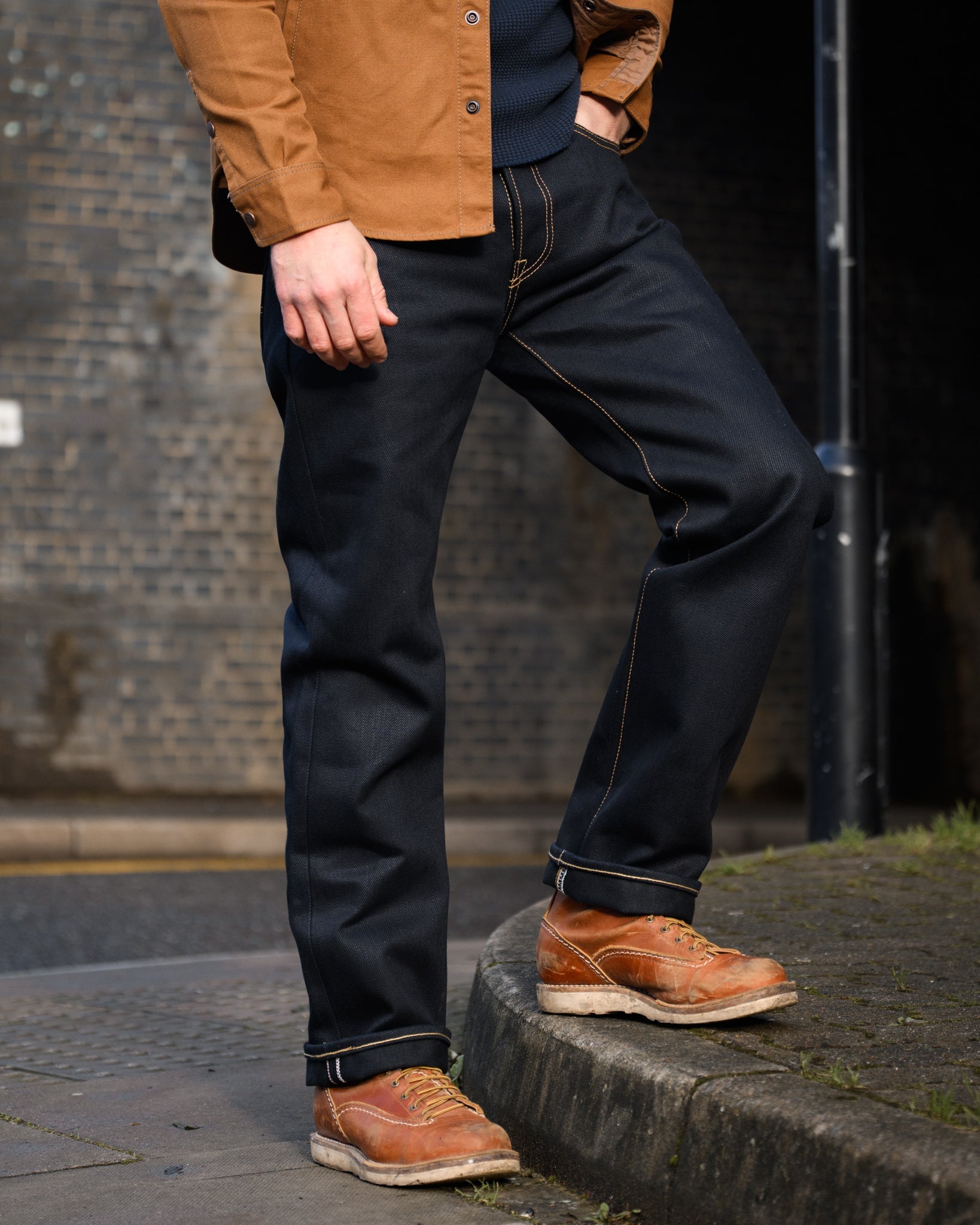 IH-666-XHSib 25OZ SELVEDGE DENIM SLIM STRAIGHT CUT JEANS - INDIGO/BLACK