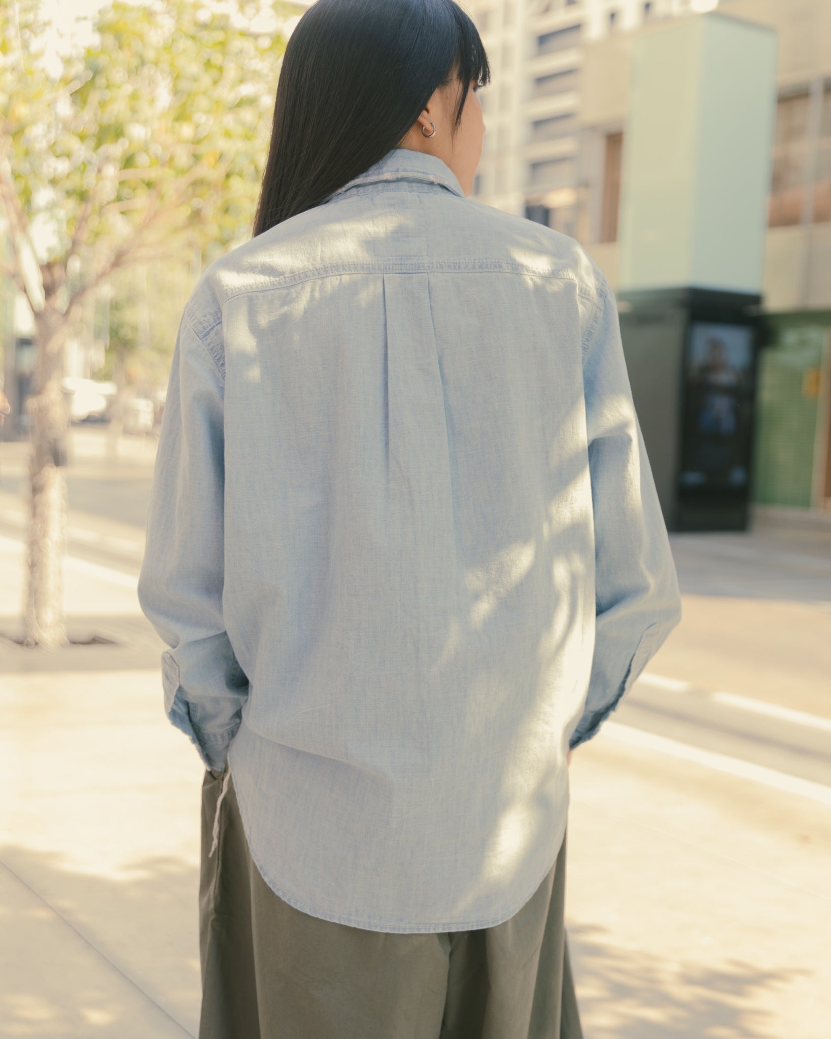 COTTON CHAMBREY DAMAGED VINTAGE STYLE SHIRT - CHAMBRAY