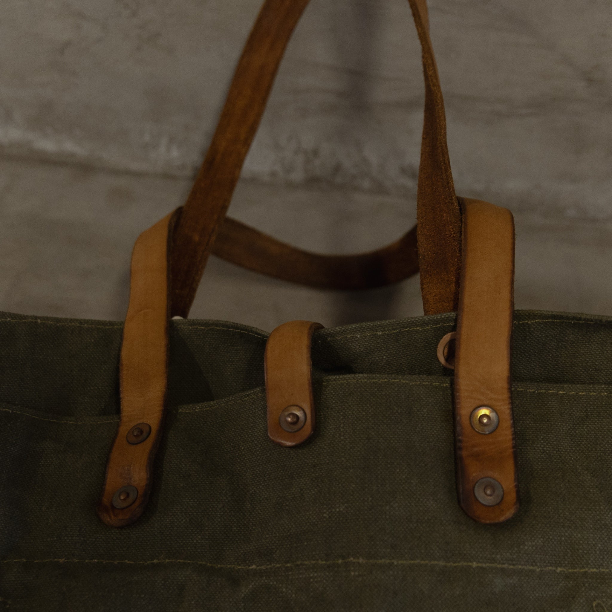 VINTAGE MILITARY DUFFLE BAG RAMAKE REMAKE TOTE BAG WITH LEATHER HANDLE MIXED+CLOSER MIXED - VINTAGE