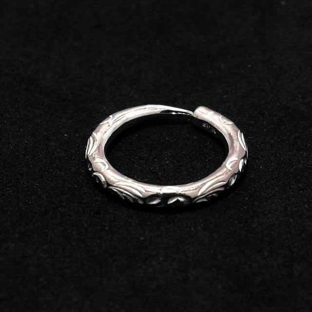 O-013 ARABESQUE CARVING 3 PLANE PIERCED EARRING - NO COLOR